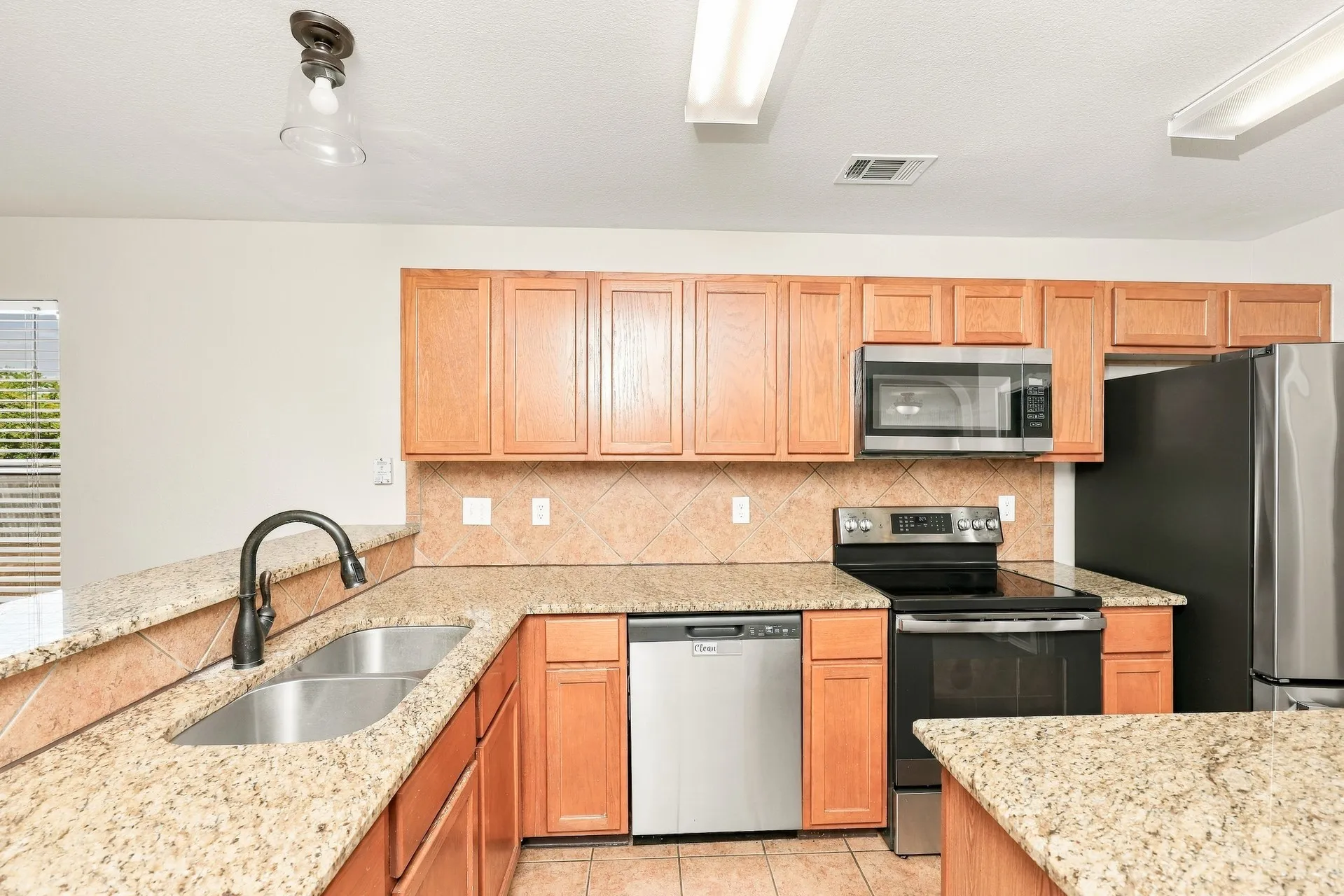 Single Family Residence For Sale in Ellis County , 3911 Alpha Way, Midlothian, Texas 76065, 4 Bedroom, 3 Bathroom, 2 Garage spaces, 2,587 Sqft, built in 2005, mls#21389539, Real Estate Agent in Midlothian, Homes For Sale in Ellis county, Homes For Sale in Midlothian, Realtor in Midlothian Texas, Real Estate Brokerage Independent Realty Texas, Luminita Cordes Realtor