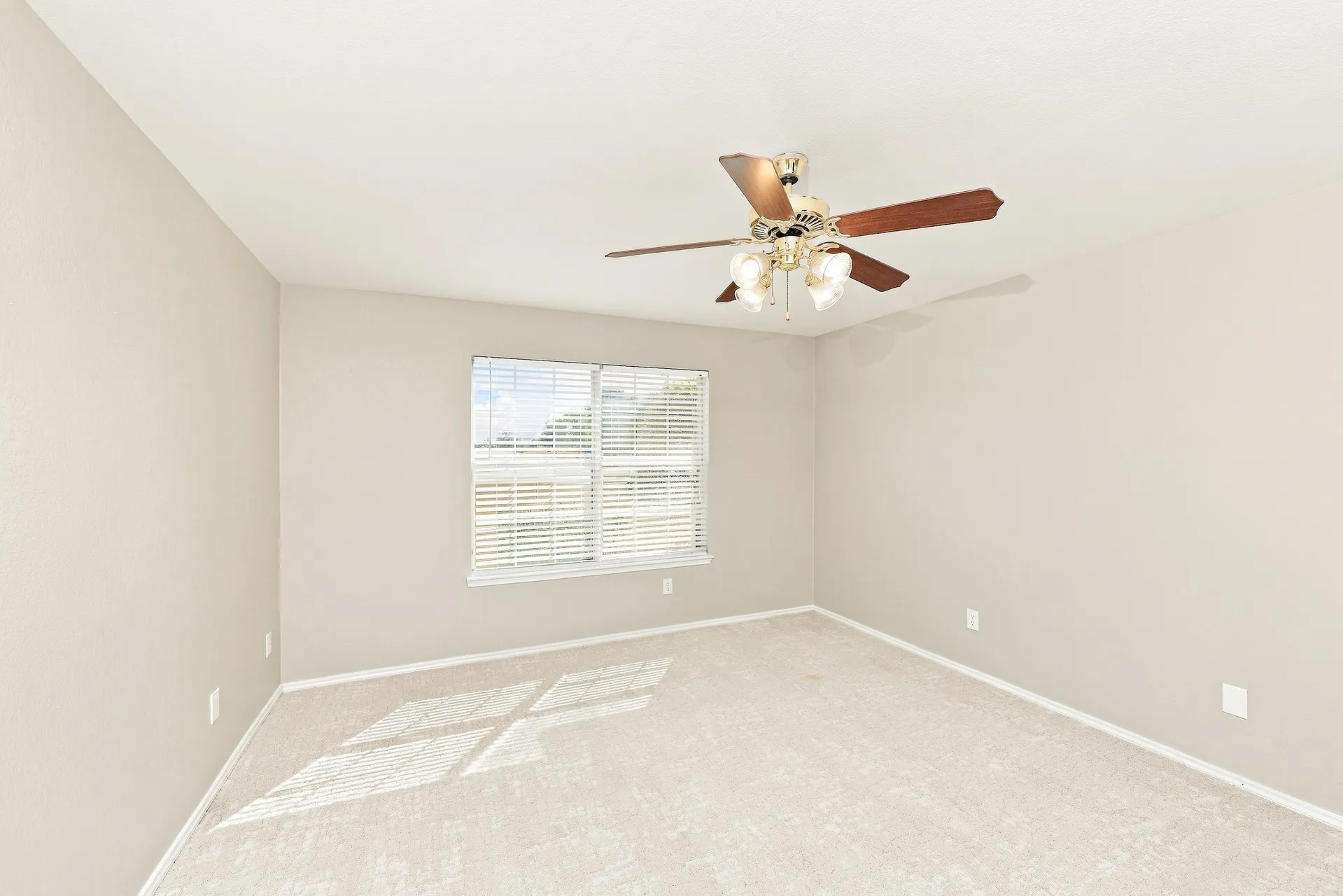 Single Family Residence For Sale in Ellis County , 3911 Alpha Way, Midlothian, Texas 76065, 4 Bedroom, 3 Bathroom, 2 Garage spaces, 2,587 Sqft, built in 2005, mls#21389539, Real Estate Agent in Midlothian, Homes For Sale in Ellis county, Homes For Sale in Midlothian, Realtor in Midlothian Texas, Real Estate Brokerage Independent Realty Texas, Luminita Cordes Realtor