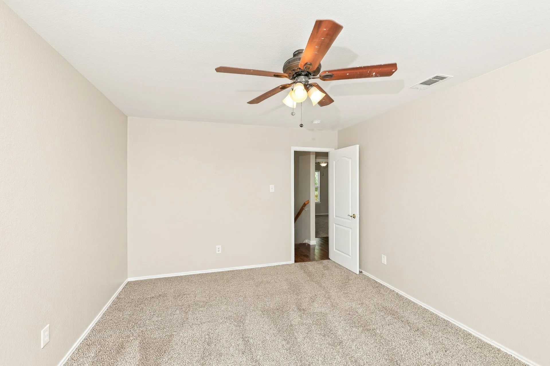 Single Family Residence For Sale in Ellis County , 3911 Alpha Way, Midlothian, Texas 76065, 4 Bedroom, 3 Bathroom, 2 Garage spaces, 2,587 Sqft, built in 2005, mls#21389539, Real Estate Agent in Midlothian, Homes For Sale in Ellis county, Homes For Sale in Midlothian, Realtor in Midlothian Texas, Real Estate Brokerage Independent Realty Texas, Luminita Cordes Realtor