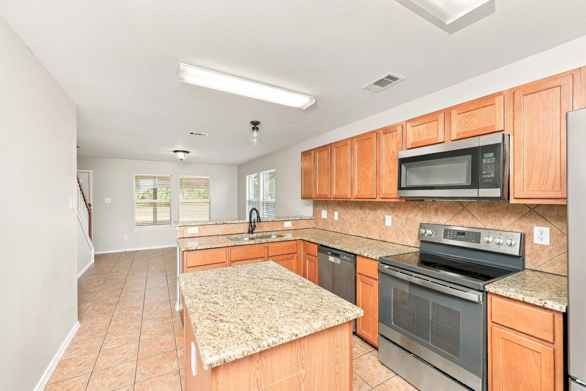 Single Family Residence For Sale in Ellis County , 3911 Alpha Way, Midlothian, Texas 76065, 4 Bedroom, 3 Bathroom, 2 Garage spaces, 2,587 Sqft, built in 2005, mls#21389539, Real Estate Agent in Midlothian, Homes For Sale in Ellis county, Homes For Sale in Midlothian, Realtor in Midlothian Texas, Real Estate Brokerage Independent Realty Texas, Luminita Cordes Realtor