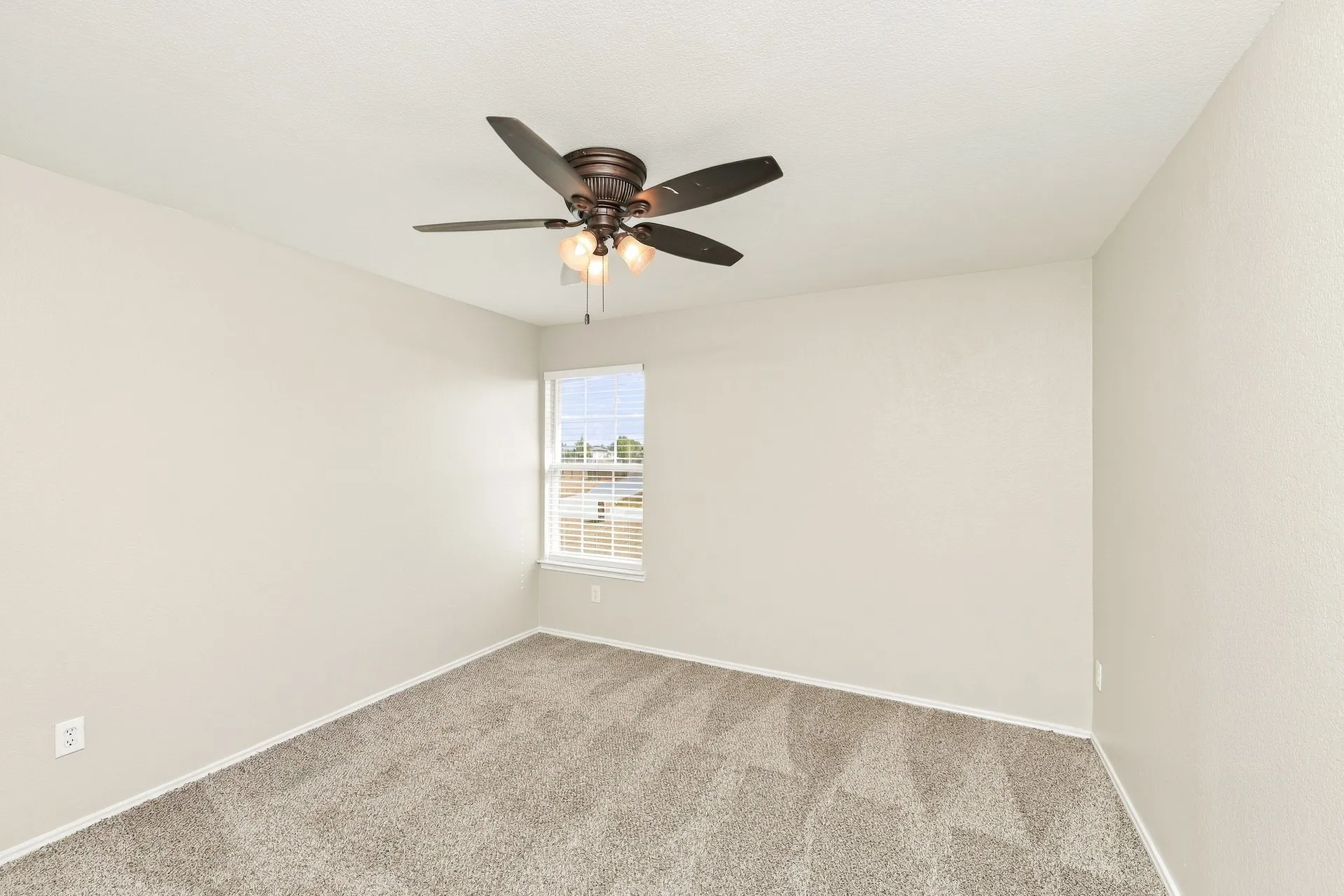 Single Family Residence For Sale in Ellis County , 3911 Alpha Way, Midlothian, Texas 76065, 4 Bedroom, 3 Bathroom, 2 Garage spaces, 2,587 Sqft, built in 2005, mls#21389539, Real Estate Agent in Midlothian, Homes For Sale in Ellis county, Homes For Sale in Midlothian, Realtor in Midlothian Texas, Real Estate Brokerage Independent Realty Texas, Luminita Cordes Realtor