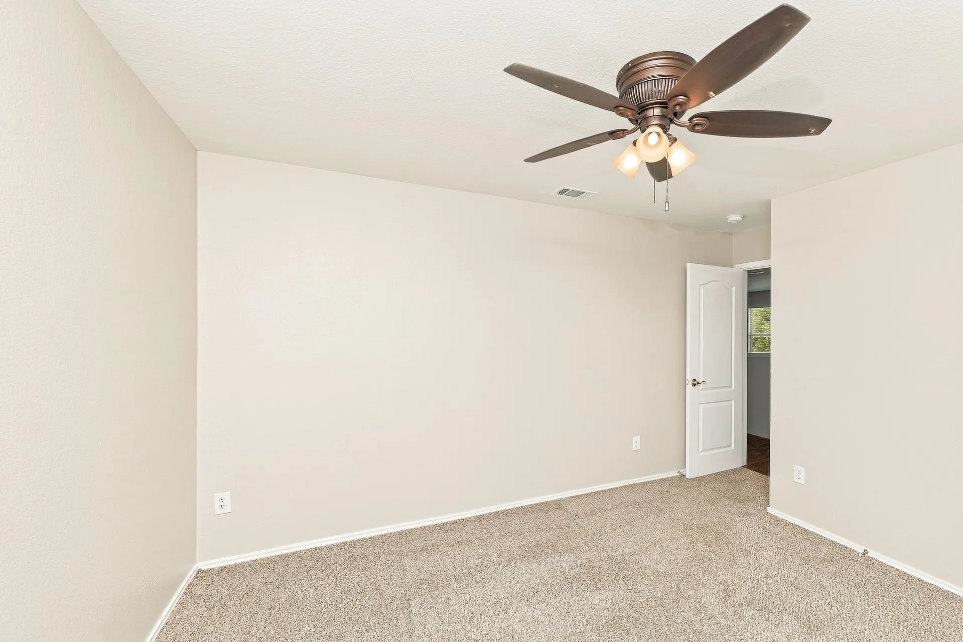 Single Family Residence For Sale in Ellis County , 3911 Alpha Way, Midlothian, Texas 76065, 4 Bedroom, 3 Bathroom, 2 Garage spaces, 2,587 Sqft, built in 2005, mls#21389539, Real Estate Agent in Midlothian, Homes For Sale in Ellis county, Homes For Sale in Midlothian, Realtor in Midlothian Texas, Real Estate Brokerage Independent Realty Texas, Luminita Cordes Realtor