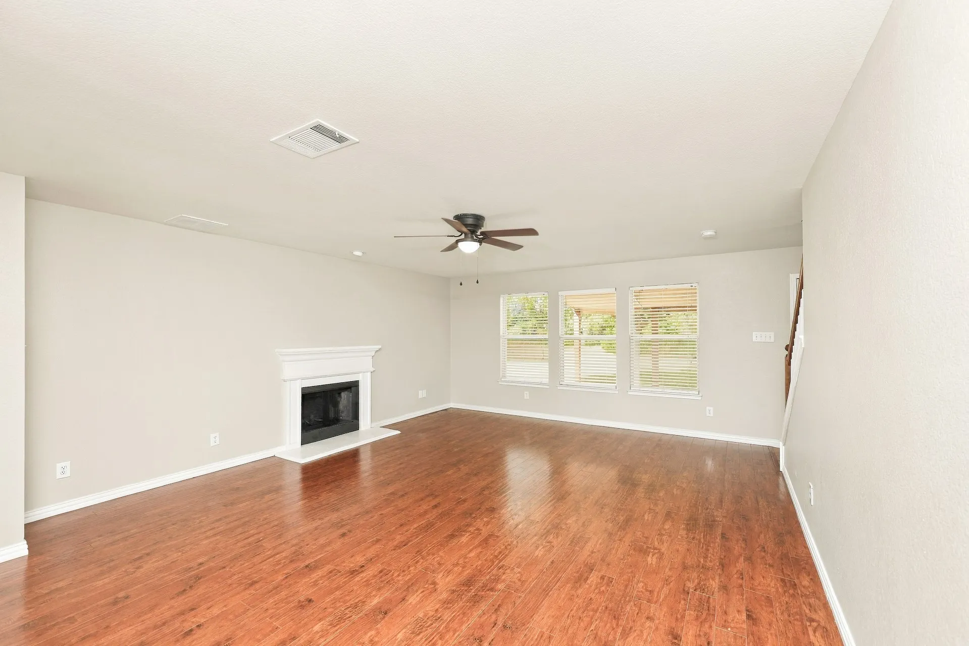 Single Family Residence For Sale in Ellis County , 3911 Alpha Way, Midlothian, Texas 76065, 4 Bedroom, 3 Bathroom, 2 Garage spaces, 2,587 Sqft, built in 2005, mls#21389539, Real Estate Agent in Midlothian, Homes For Sale in Ellis county, Homes For Sale in Midlothian, Realtor in Midlothian Texas, Real Estate Brokerage Independent Realty Texas, Luminita Cordes Realtor