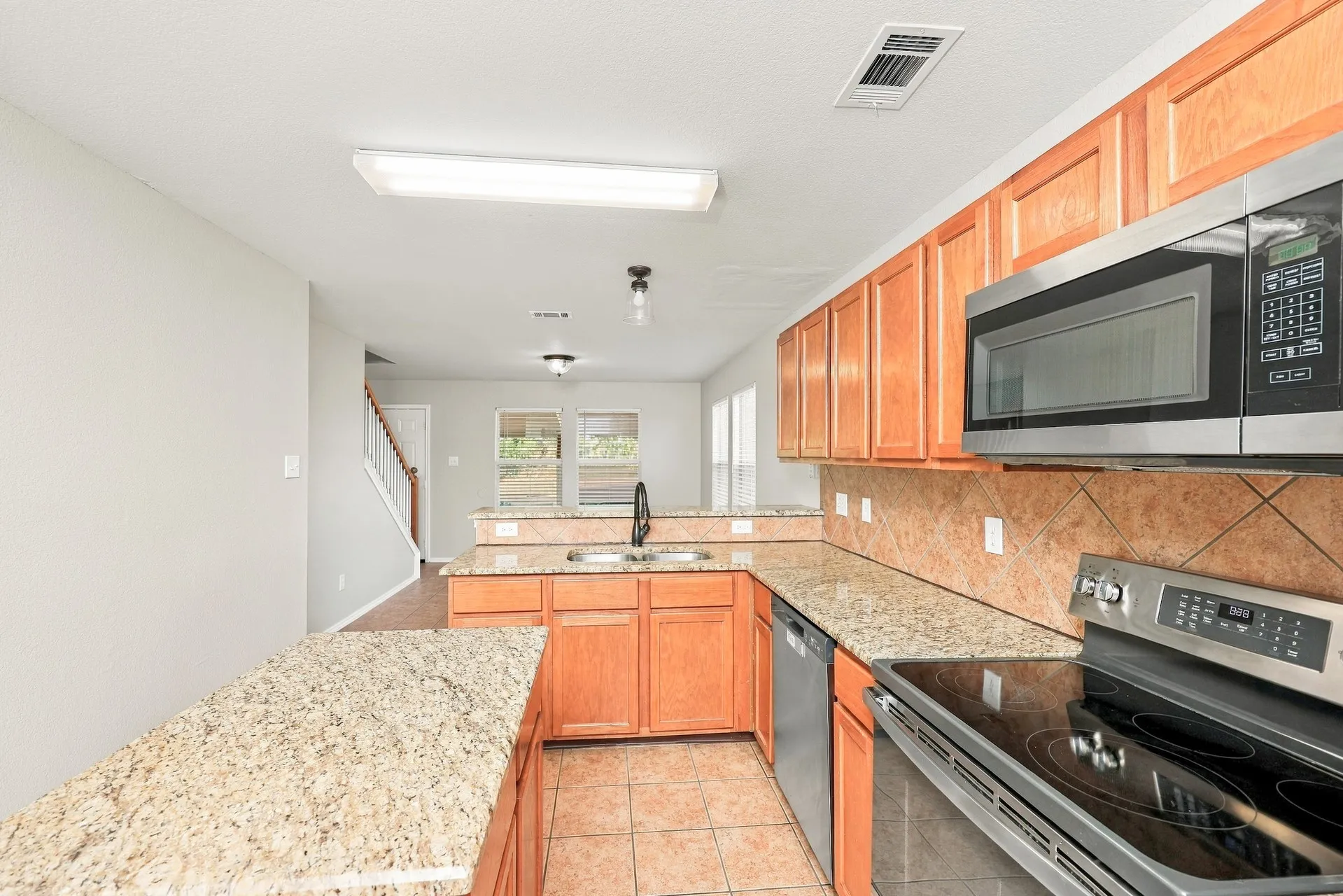 Single Family Residence For Sale in Ellis County , 3911 Alpha Way, Midlothian, Texas 76065, 4 Bedroom, 3 Bathroom, 2 Garage spaces, 2,587 Sqft, built in 2005, mls#21389539, Real Estate Agent in Midlothian, Homes For Sale in Ellis county, Homes For Sale in Midlothian, Realtor in Midlothian Texas, Real Estate Brokerage Independent Realty Texas, Luminita Cordes Realtor