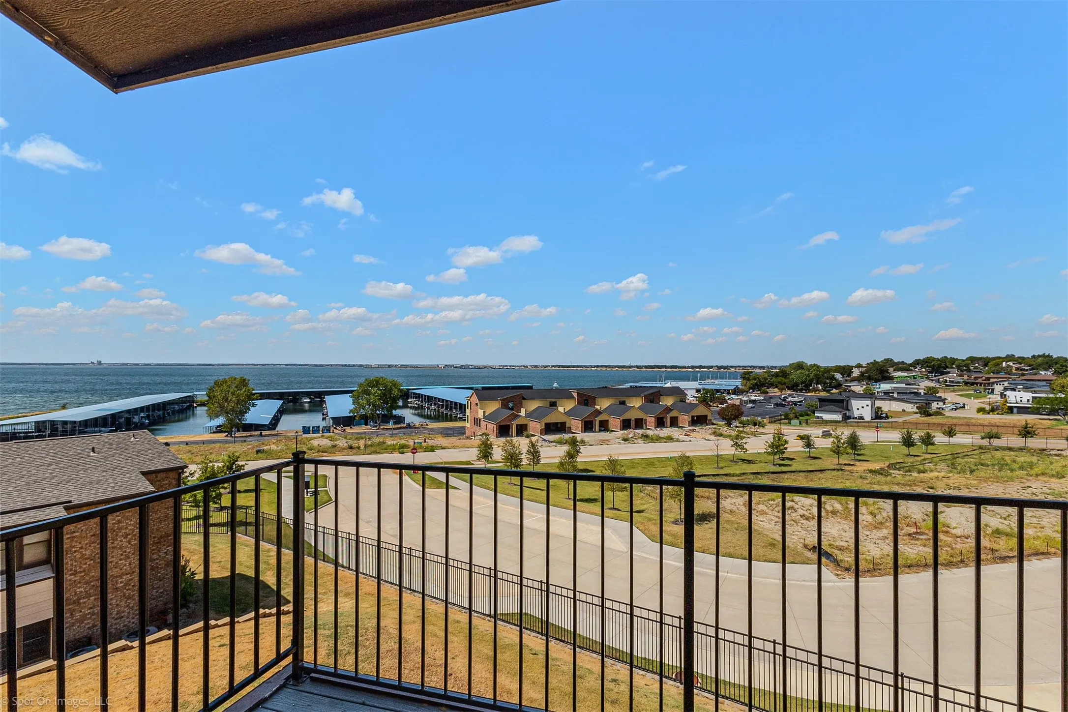 Condominium For Rent in Rockwall County , 373 Henry M Chandler Drive, Rockwall, Texas 75032, 2 Bedroom, 2 Bathroom, Garage spaces, 1,022 Sqft, built in 1983, mls#21389594, Real Estate Agent in Rockwall, Homes For Rent in Rockwall county, Homes For Rent in Rockwall, Realtor in Rockwall Texas, Real Estate Brokerage Independent Realty Texas, Luminita Cordes Realtor