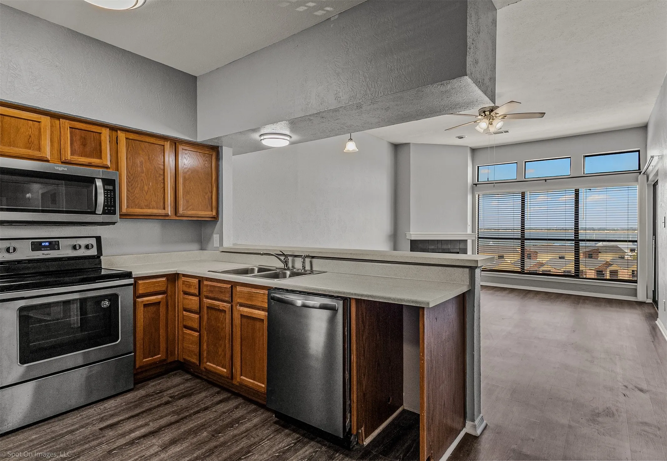Condominium For Rent in Rockwall County , 373 Henry M Chandler Drive, Rockwall, Texas 75032, 2 Bedroom, 2 Bathroom, Garage spaces, 1,022 Sqft, built in 1983, mls#21389594, Real Estate Agent in Rockwall, Homes For Rent in Rockwall county, Homes For Rent in Rockwall, Realtor in Rockwall Texas, Real Estate Brokerage Independent Realty Texas, Luminita Cordes Realtor