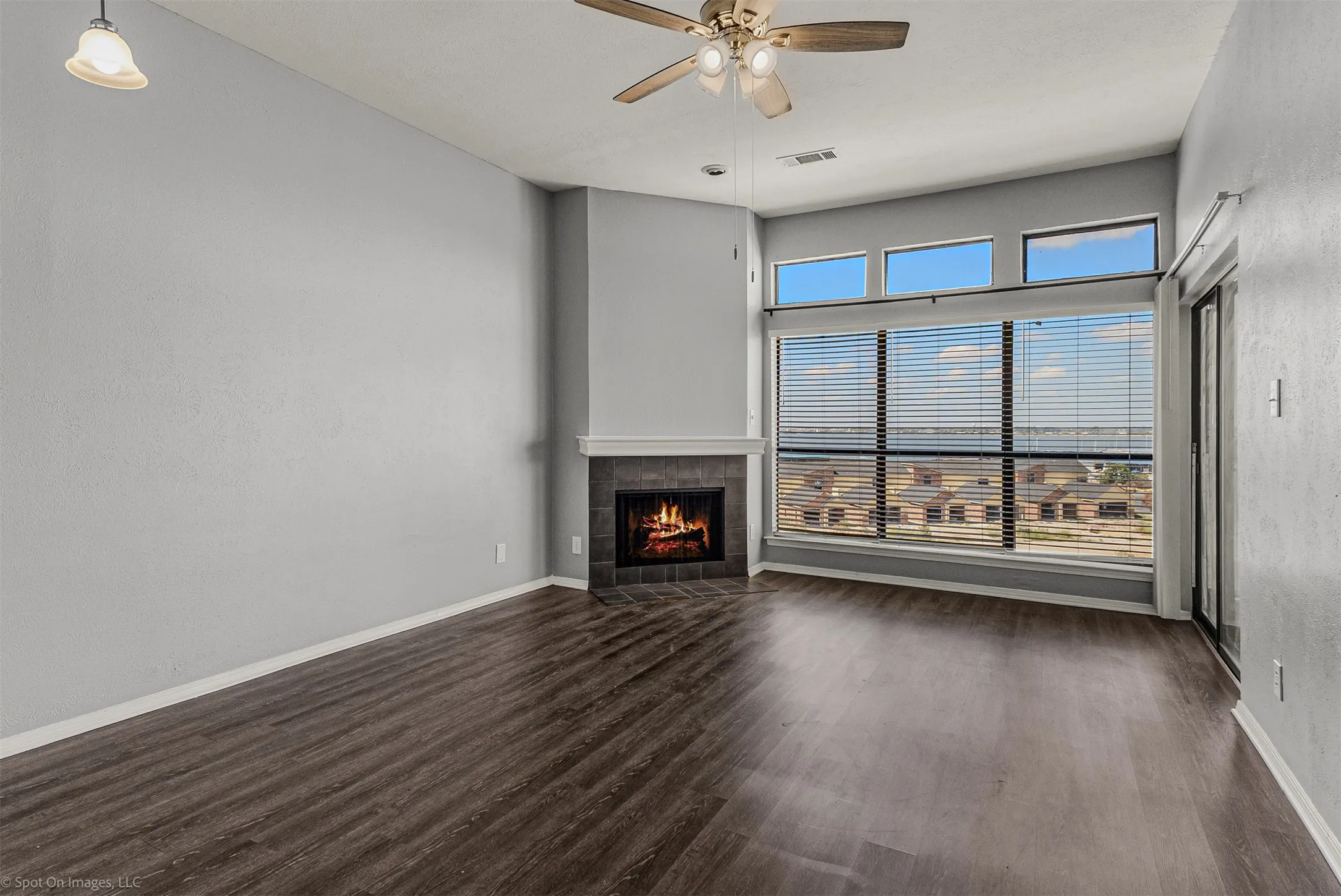 Condominium For Rent in Rockwall County , 373 Henry M Chandler Drive, Rockwall, Texas 75032, 2 Bedroom, 2 Bathroom, Garage spaces, 1,022 Sqft, built in 1983, mls#21389594, Real Estate Agent in Rockwall, Homes For Rent in Rockwall county, Homes For Rent in Rockwall, Realtor in Rockwall Texas, Real Estate Brokerage Independent Realty Texas, Luminita Cordes Realtor