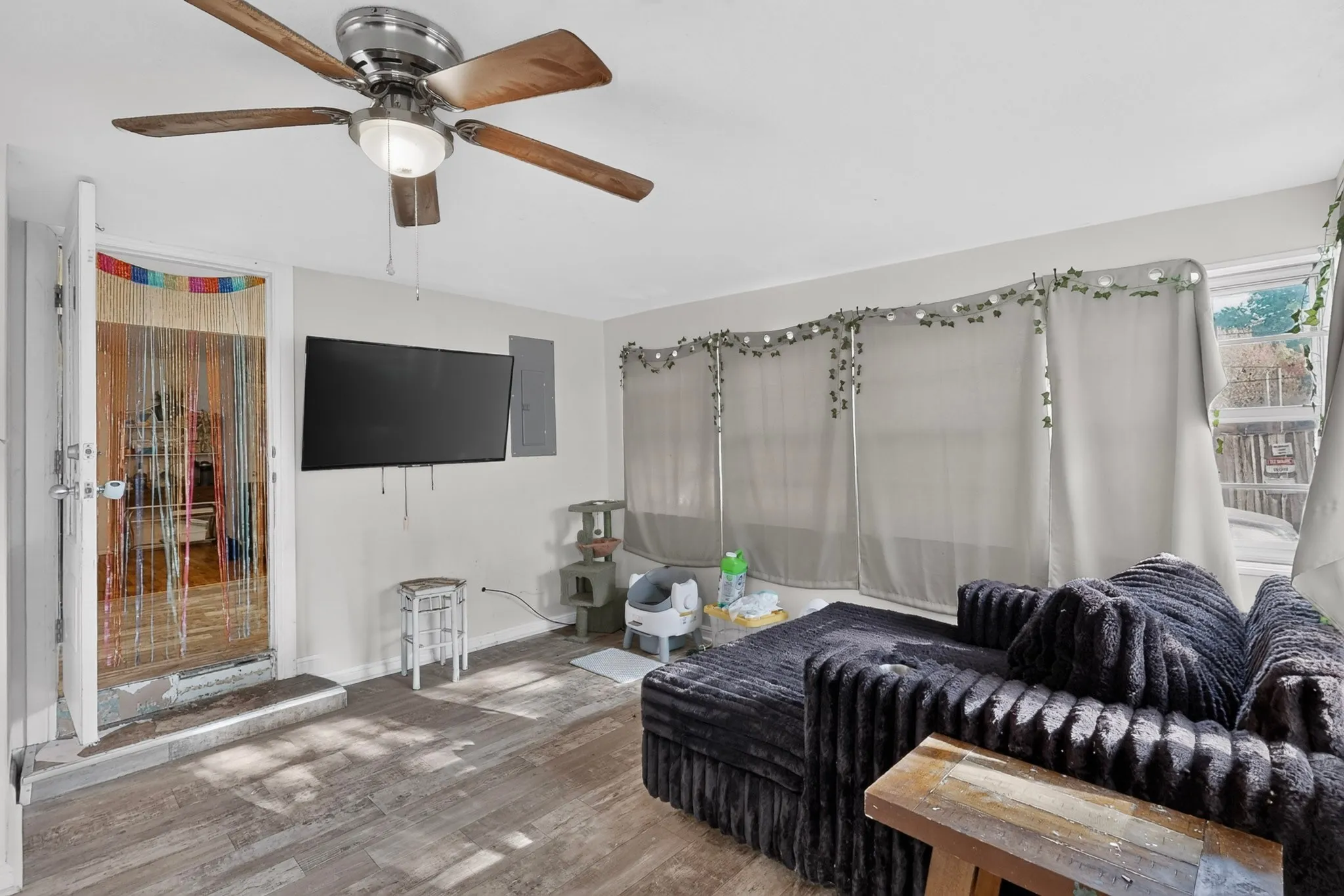 Single Family Residence For Sale in Dallas County , 551 Dawson Drive, Duncanville, Texas 75116, 3 Bedroom, 2 Bathroom, 1 Garage spaces, 1,555 Sqft, built in 1967, mls#21389264, Real Estate Agent in Duncanville, Homes For Sale in Dallas county, Homes For Sale in Duncanville, Realtor in Duncanville Texas, Real Estate Brokerage Independent Realty Texas, Luminita Cordes Realtor