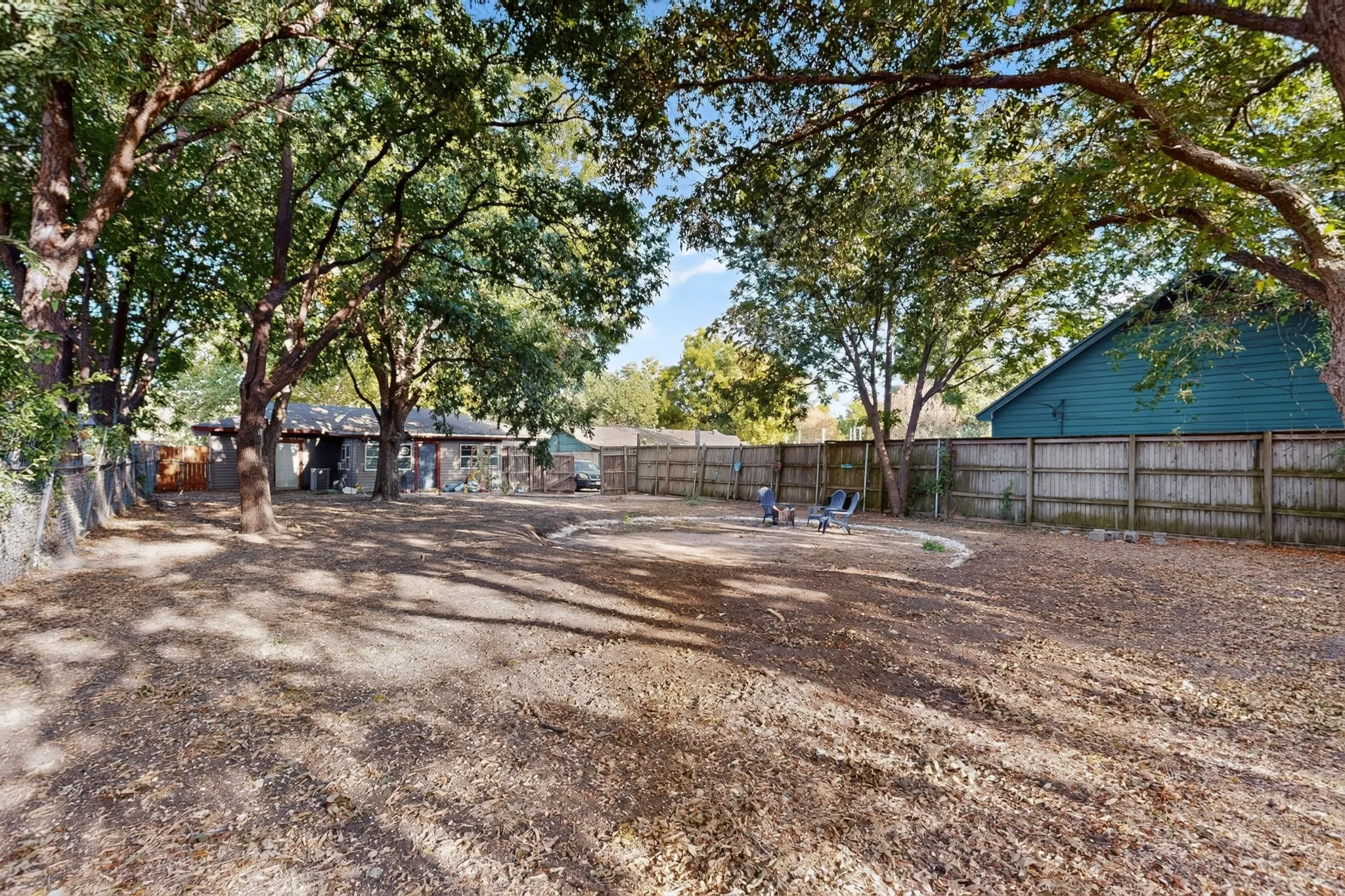 Fenced Back Yard for kids to play or pets