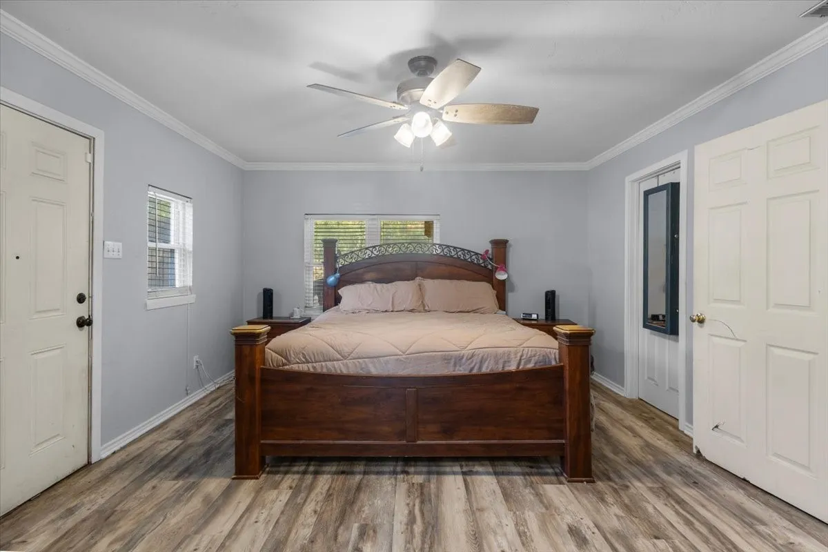 Single Family Residence For Sale in Smith County , 300 Synterra, Lindale, Texas 75771, 4 Bedroom, 3 Bathroom, Garage spaces, 2,077 Sqft, built in 1978, mls#21389602, Real Estate Agent in Lindale, Homes For Sale in Smith county, Homes For Sale in Lindale, Realtor in Lindale Texas, Real Estate Brokerage Independent Realty Texas, Luminita Cordes Realtor