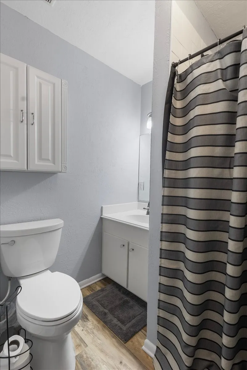 Single Family Residence For Sale in Smith County , 300 Synterra, Lindale, Texas 75771, 4 Bedroom, 3 Bathroom, Garage spaces, 2,077 Sqft, built in 1978, mls#21389602, Real Estate Agent in Lindale, Homes For Sale in Smith county, Homes For Sale in Lindale, Realtor in Lindale Texas, Real Estate Brokerage Independent Realty Texas, Luminita Cordes Realtor