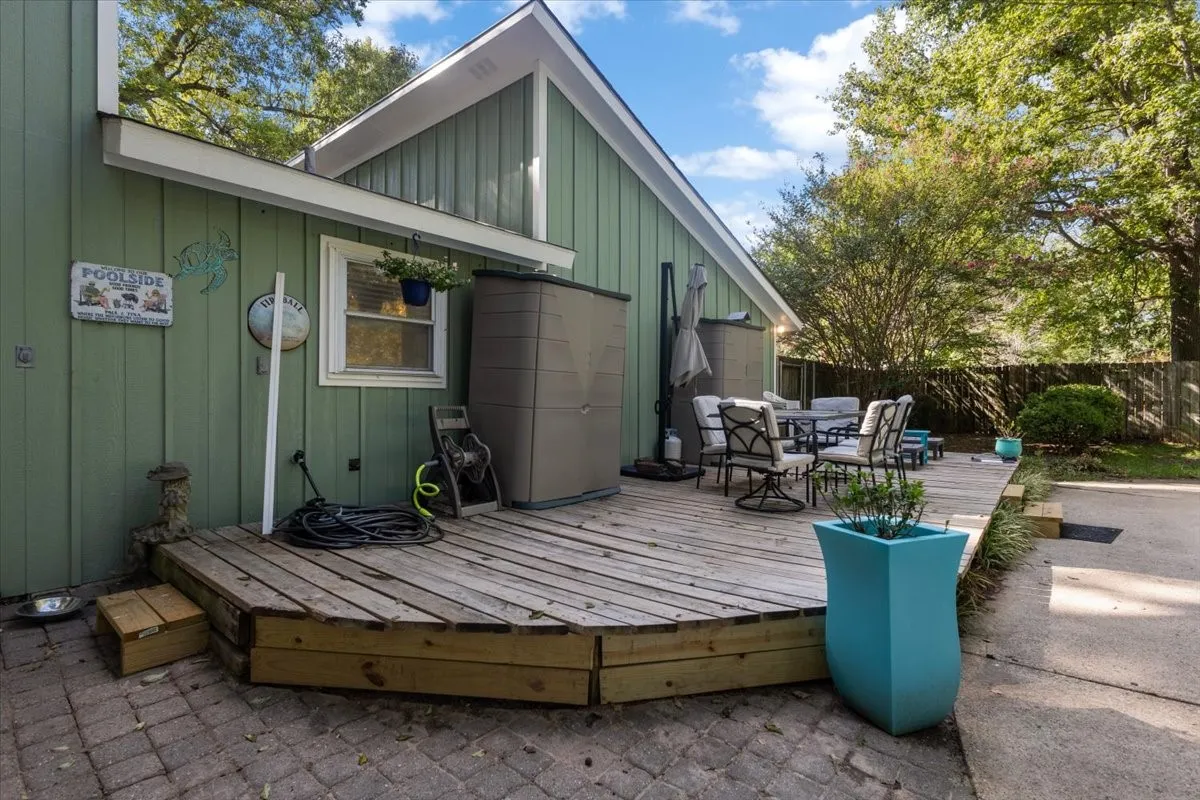 Single Family Residence For Sale in Smith County , 300 Synterra, Lindale, Texas 75771, 4 Bedroom, 3 Bathroom, Garage spaces, 2,077 Sqft, built in 1978, mls#21389602, Real Estate Agent in Lindale, Homes For Sale in Smith county, Homes For Sale in Lindale, Realtor in Lindale Texas, Real Estate Brokerage Independent Realty Texas, Luminita Cordes Realtor