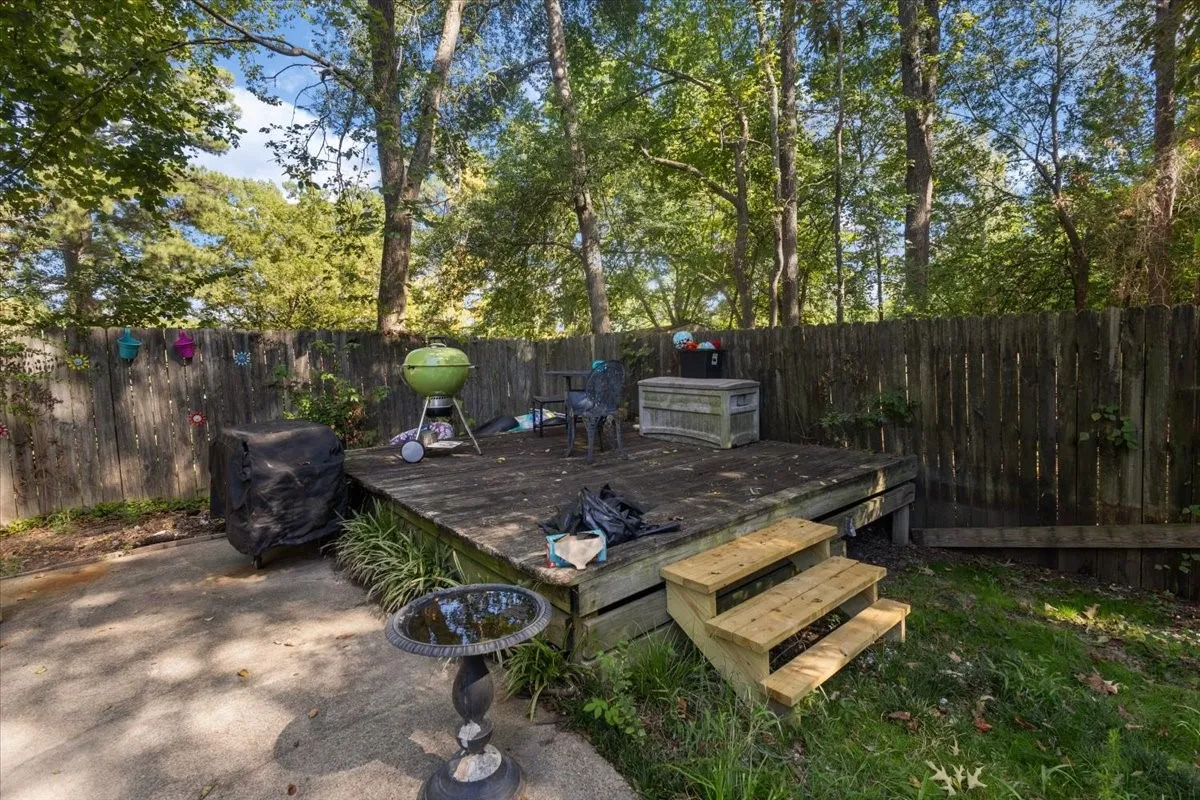 Single Family Residence For Sale in Smith County , 300 Synterra, Lindale, Texas 75771, 4 Bedroom, 3 Bathroom, Garage spaces, 2,077 Sqft, built in 1978, mls#21389602, Real Estate Agent in Lindale, Homes For Sale in Smith county, Homes For Sale in Lindale, Realtor in Lindale Texas, Real Estate Brokerage Independent Realty Texas, Luminita Cordes Realtor