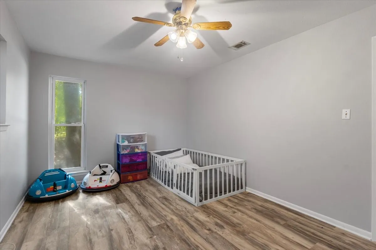 Single Family Residence For Sale in Smith County , 300 Synterra, Lindale, Texas 75771, 4 Bedroom, 3 Bathroom, Garage spaces, 2,077 Sqft, built in 1978, mls#21389602, Real Estate Agent in Lindale, Homes For Sale in Smith county, Homes For Sale in Lindale, Realtor in Lindale Texas, Real Estate Brokerage Independent Realty Texas, Luminita Cordes Realtor