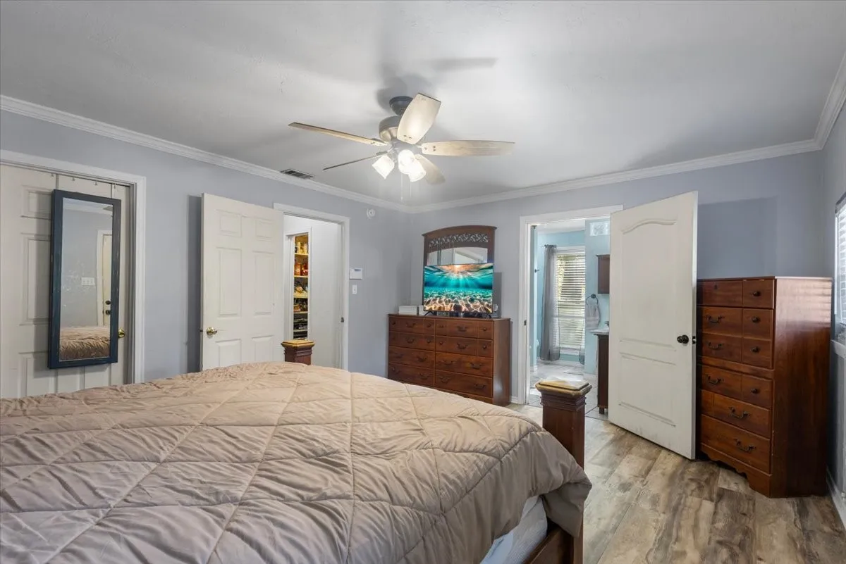 Single Family Residence For Sale in Smith County , 300 Synterra, Lindale, Texas 75771, 4 Bedroom, 3 Bathroom, Garage spaces, 2,077 Sqft, built in 1978, mls#21389602, Real Estate Agent in Lindale, Homes For Sale in Smith county, Homes For Sale in Lindale, Realtor in Lindale Texas, Real Estate Brokerage Independent Realty Texas, Luminita Cordes Realtor