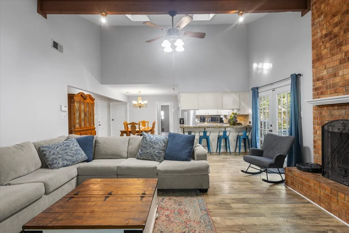 Single Family Residence For Sale in Smith County , 300 Synterra, Lindale, Texas 75771, 4 Bedroom, 3 Bathroom, Garage spaces, 2,077 Sqft, built in 1978, mls#21389602, Real Estate Agent in Lindale, Homes For Sale in Smith county, Homes For Sale in Lindale, Realtor in Lindale Texas, Real Estate Brokerage Independent Realty Texas, Luminita Cordes Realtor