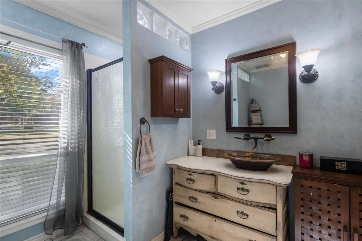 Single Family Residence For Sale in Smith County , 300 Synterra, Lindale, Texas 75771, 4 Bedroom, 3 Bathroom, Garage spaces, 2,077 Sqft, built in 1978, mls#21389602, Real Estate Agent in Lindale, Homes For Sale in Smith county, Homes For Sale in Lindale, Realtor in Lindale Texas, Real Estate Brokerage Independent Realty Texas, Luminita Cordes Realtor