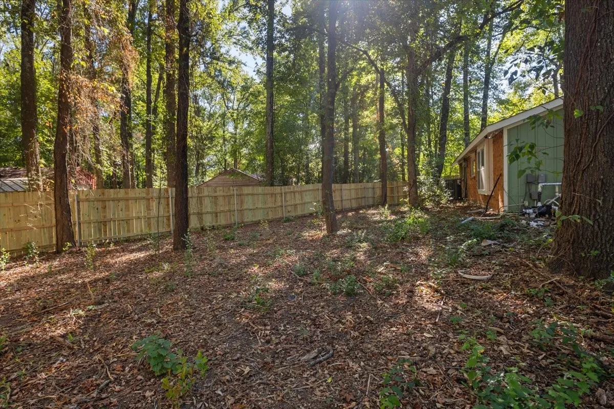 Single Family Residence For Sale in Smith County , 300 Synterra, Lindale, Texas 75771, 4 Bedroom, 3 Bathroom, Garage spaces, 2,077 Sqft, built in 1978, mls#21389602, Real Estate Agent in Lindale, Homes For Sale in Smith county, Homes For Sale in Lindale, Realtor in Lindale Texas, Real Estate Brokerage Independent Realty Texas, Luminita Cordes Realtor