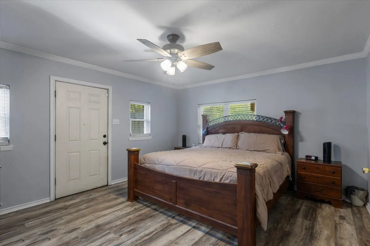 Single Family Residence For Sale in Smith County , 300 Synterra, Lindale, Texas 75771, 4 Bedroom, 3 Bathroom, Garage spaces, 2,077 Sqft, built in 1978, mls#21389602, Real Estate Agent in Lindale, Homes For Sale in Smith county, Homes For Sale in Lindale, Realtor in Lindale Texas, Real Estate Brokerage Independent Realty Texas, Luminita Cordes Realtor