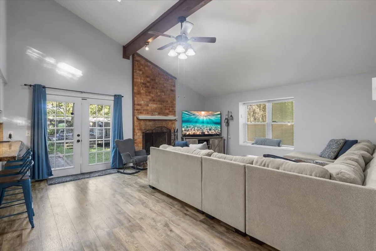 Single Family Residence For Sale in Smith County , 300 Synterra, Lindale, Texas 75771, 4 Bedroom, 3 Bathroom, Garage spaces, 2,077 Sqft, built in 1978, mls#21389602, Real Estate Agent in Lindale, Homes For Sale in Smith county, Homes For Sale in Lindale, Realtor in Lindale Texas, Real Estate Brokerage Independent Realty Texas, Luminita Cordes Realtor