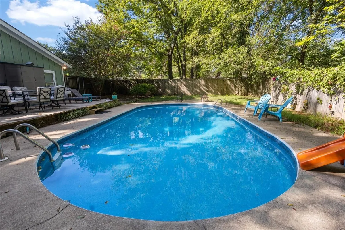 Single Family Residence For Sale in Smith County , 300 Synterra, Lindale, Texas 75771, 4 Bedroom, 3 Bathroom, Garage spaces, 2,077 Sqft, built in 1978, mls#21389602, Real Estate Agent in Lindale, Homes For Sale in Smith county, Homes For Sale in Lindale, Realtor in Lindale Texas, Real Estate Brokerage Independent Realty Texas, Luminita Cordes Realtor