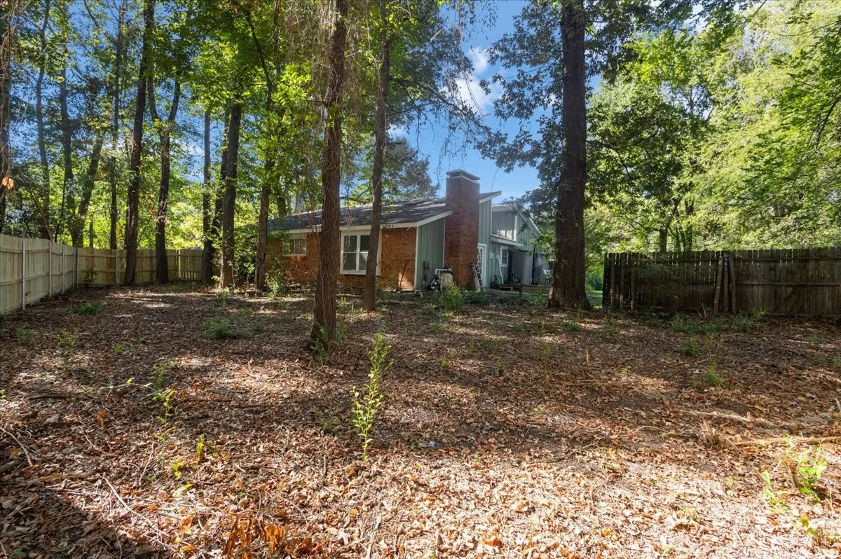 Single Family Residence For Sale in Smith County , 300 Synterra, Lindale, Texas 75771, 4 Bedroom, 3 Bathroom, Garage spaces, 2,077 Sqft, built in 1978, mls#21389602, Real Estate Agent in Lindale, Homes For Sale in Smith county, Homes For Sale in Lindale, Realtor in Lindale Texas, Real Estate Brokerage Independent Realty Texas, Luminita Cordes Realtor