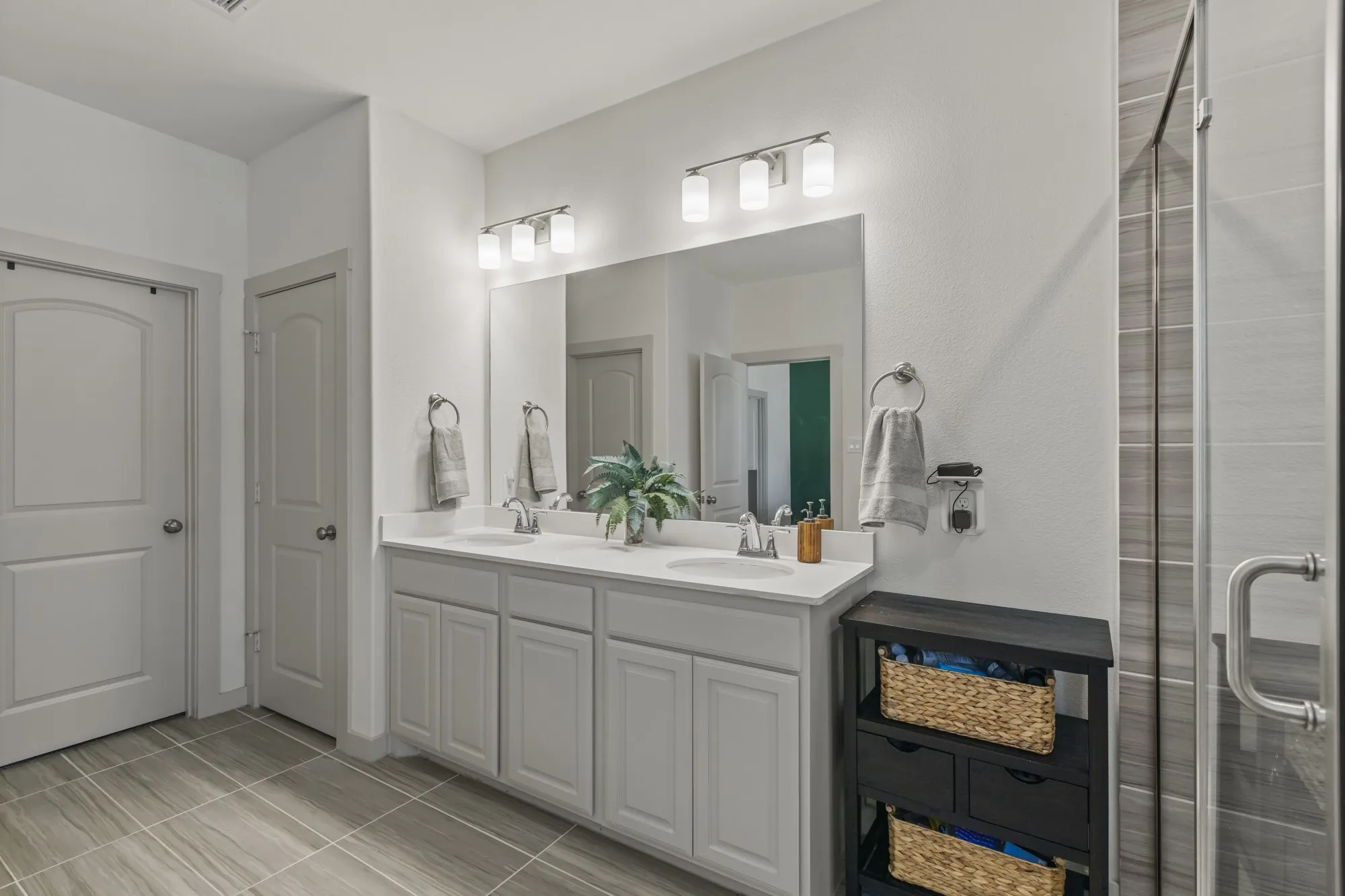 Townhouse For Sale in Collin County , 4880 Woodruff Way, Fairview, Texas 75069, 2 Bedroom, 3 Bathroom, 2 Garage spaces, 1,840 Sqft, built in 2020, mls#21385915, Real Estate Agent in Fairview, Homes For Sale in Collin county, Homes For Sale in Fairview, Realtor in Fairview Texas, Real Estate Brokerage Independent Realty Texas, Luminita Cordes Realtor