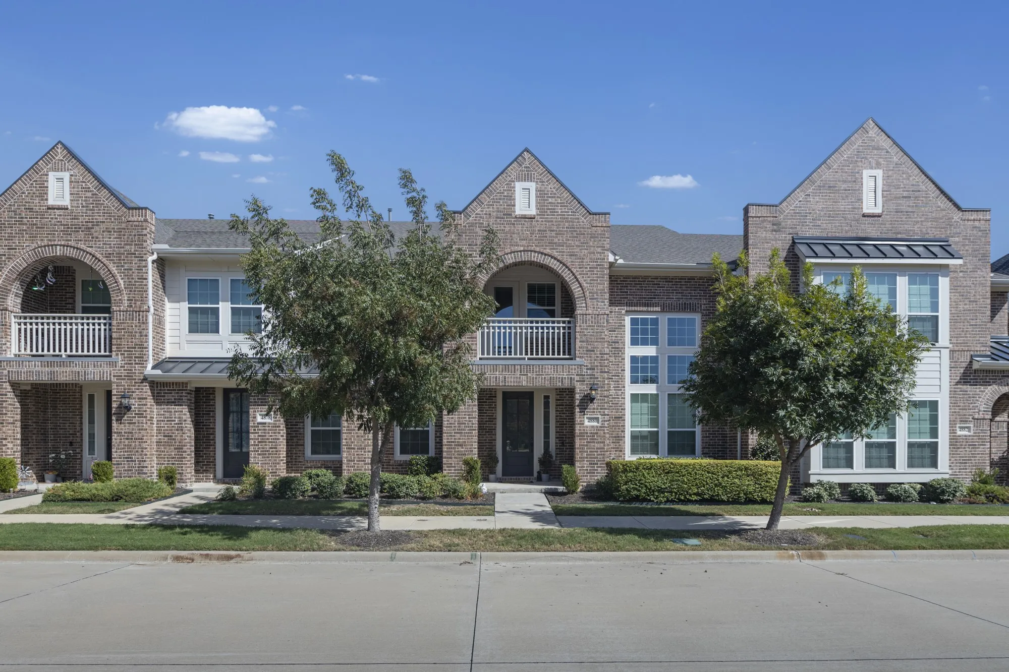 Townhouse For Sale in Collin County , 4880 Woodruff Way, Fairview, Texas 75069, 2 Bedroom, 3 Bathroom, 2 Garage spaces, 1,840 Sqft, built in 2020, mls#21385915, Real Estate Agent in Fairview, Homes For Sale in Collin county, Homes For Sale in Fairview, Realtor in Fairview Texas, Real Estate Brokerage Independent Realty Texas, Luminita Cordes Realtor