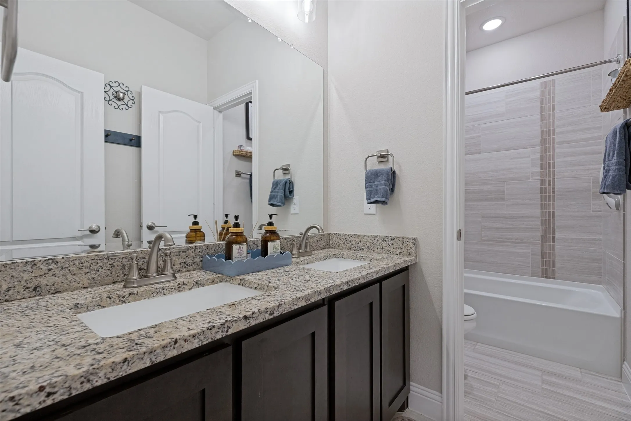 Single Family Residence For Sale in Collin County , 3713 Republic Trail, Melissa, Texas 75454, 4 Bedroom, 3 Bathroom, 2 Garage spaces, 3,296 Sqft, built in 2022, mls#21389545, Real Estate Agent in Melissa, Homes For Sale in Collin county, Homes For Sale in Melissa, Realtor in Melissa Texas, Real Estate Brokerage Independent Realty Texas, Luminita Cordes Realtor