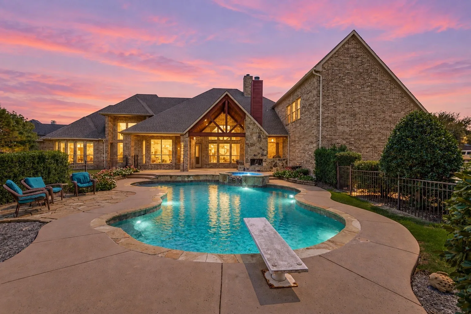 Single Family Residence For Sale in Rockwall County , 2 Dancing Waters, Mclendon Chisholm, Texas 75032, 5 Bedroom, 6 Bathroom, 5 Garage spaces, 4,209 Sqft, built in 2006, mls#21386927, Real Estate Agent in Mclendon Chisholm, Homes For Sale in Rockwall county, Homes For Sale in Mclendon Chisholm, Realtor in Mclendon Chisholm Texas, Real Estate Brokerage Independent Realty Texas, Luminita Cordes Realtor