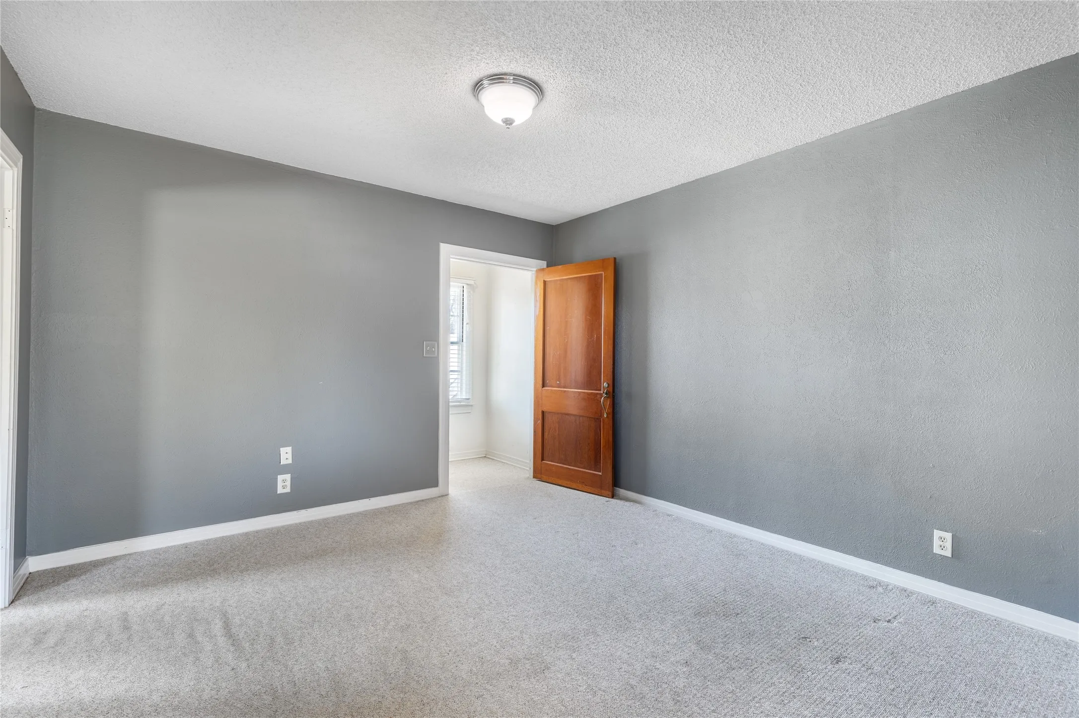 Single Family Residence For Sale in Grayson County , 220 N Holly, Sherman, Texas 75092, 5 Bedroom, 3 Bathroom, 3 Garage spaces, 3,750 Sqft, built in 1925, mls#21388590, Real Estate Agent in Sherman, Homes For Sale in Grayson county, Homes For Sale in Sherman, Realtor in Sherman Texas, Real Estate Brokerage Independent Realty Texas, Luminita Cordes Realtor