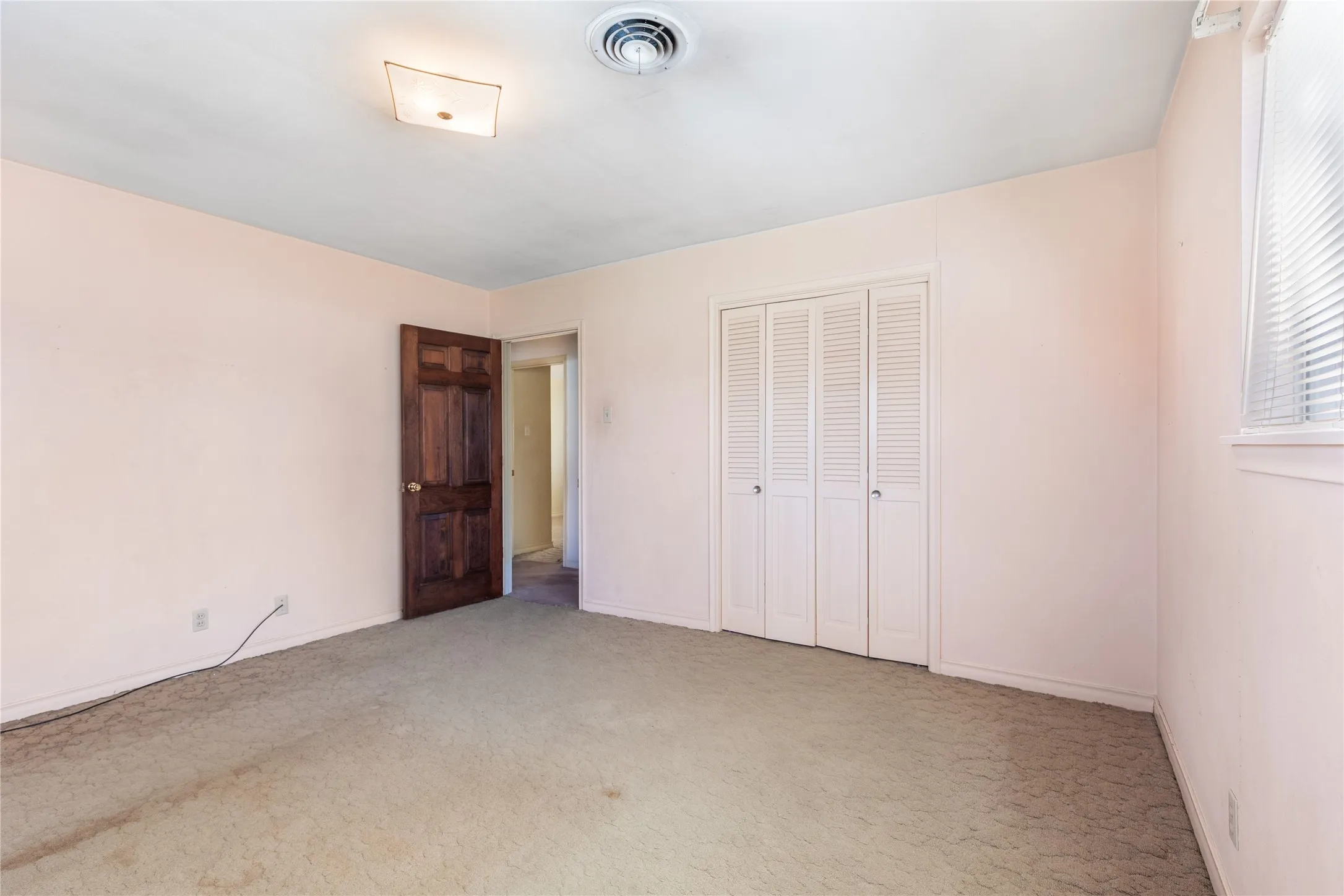 Single Family Residence For Sale in Grayson County , 220 N Holly, Sherman, Texas 75092, 5 Bedroom, 3 Bathroom, 3 Garage spaces, 3,750 Sqft, built in 1925, mls#21388590, Real Estate Agent in Sherman, Homes For Sale in Grayson county, Homes For Sale in Sherman, Realtor in Sherman Texas, Real Estate Brokerage Independent Realty Texas, Luminita Cordes Realtor