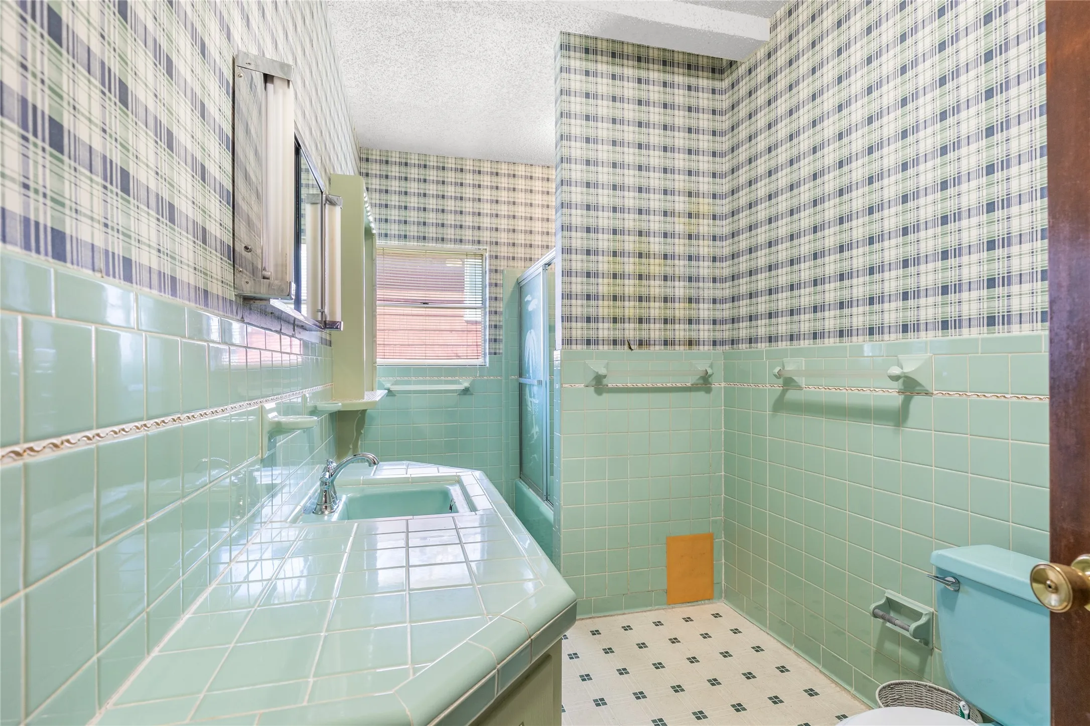 Single Family Residence For Sale in Grayson County , 220 N Holly, Sherman, Texas 75092, 5 Bedroom, 3 Bathroom, 3 Garage spaces, 3,750 Sqft, built in 1925, mls#21388590, Real Estate Agent in Sherman, Homes For Sale in Grayson county, Homes For Sale in Sherman, Realtor in Sherman Texas, Real Estate Brokerage Independent Realty Texas, Luminita Cordes Realtor