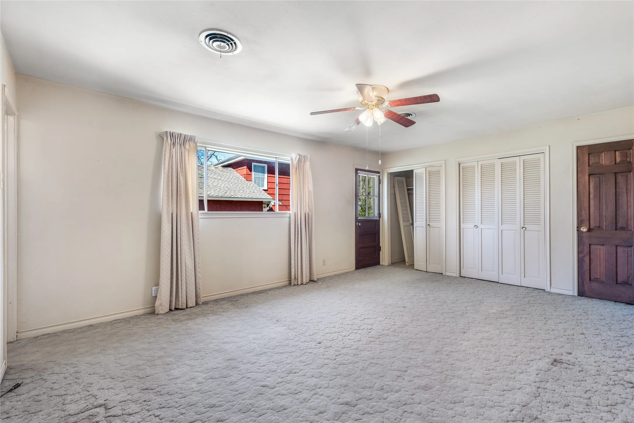 Single Family Residence For Sale in Grayson County , 220 N Holly, Sherman, Texas 75092, 5 Bedroom, 3 Bathroom, 3 Garage spaces, 3,750 Sqft, built in 1925, mls#21388590, Real Estate Agent in Sherman, Homes For Sale in Grayson county, Homes For Sale in Sherman, Realtor in Sherman Texas, Real Estate Brokerage Independent Realty Texas, Luminita Cordes Realtor