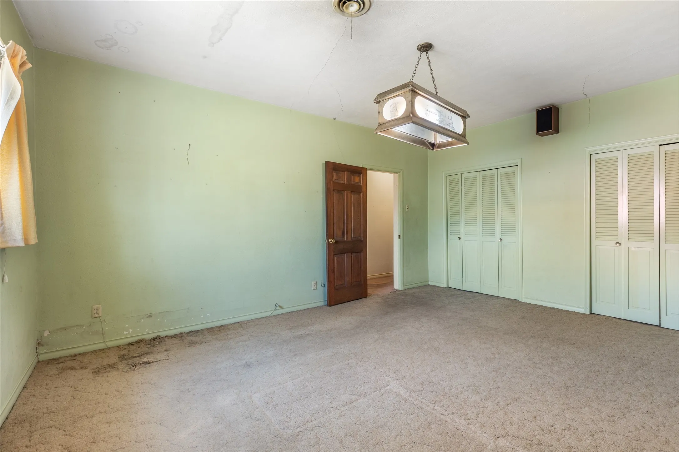 Single Family Residence For Sale in Grayson County , 220 N Holly, Sherman, Texas 75092, 5 Bedroom, 3 Bathroom, 3 Garage spaces, 3,750 Sqft, built in 1925, mls#21388590, Real Estate Agent in Sherman, Homes For Sale in Grayson county, Homes For Sale in Sherman, Realtor in Sherman Texas, Real Estate Brokerage Independent Realty Texas, Luminita Cordes Realtor