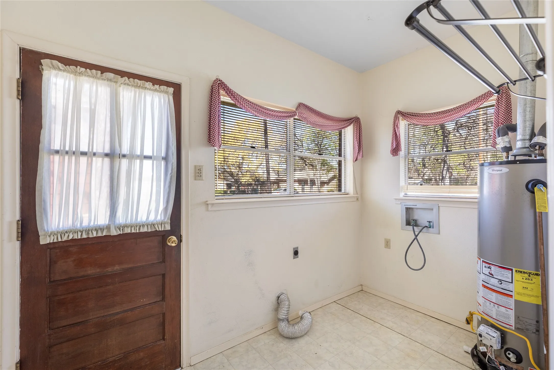 Single Family Residence For Sale in Grayson County , 220 N Holly, Sherman, Texas 75092, 5 Bedroom, 3 Bathroom, 3 Garage spaces, 3,750 Sqft, built in 1925, mls#21388590, Real Estate Agent in Sherman, Homes For Sale in Grayson county, Homes For Sale in Sherman, Realtor in Sherman Texas, Real Estate Brokerage Independent Realty Texas, Luminita Cordes Realtor