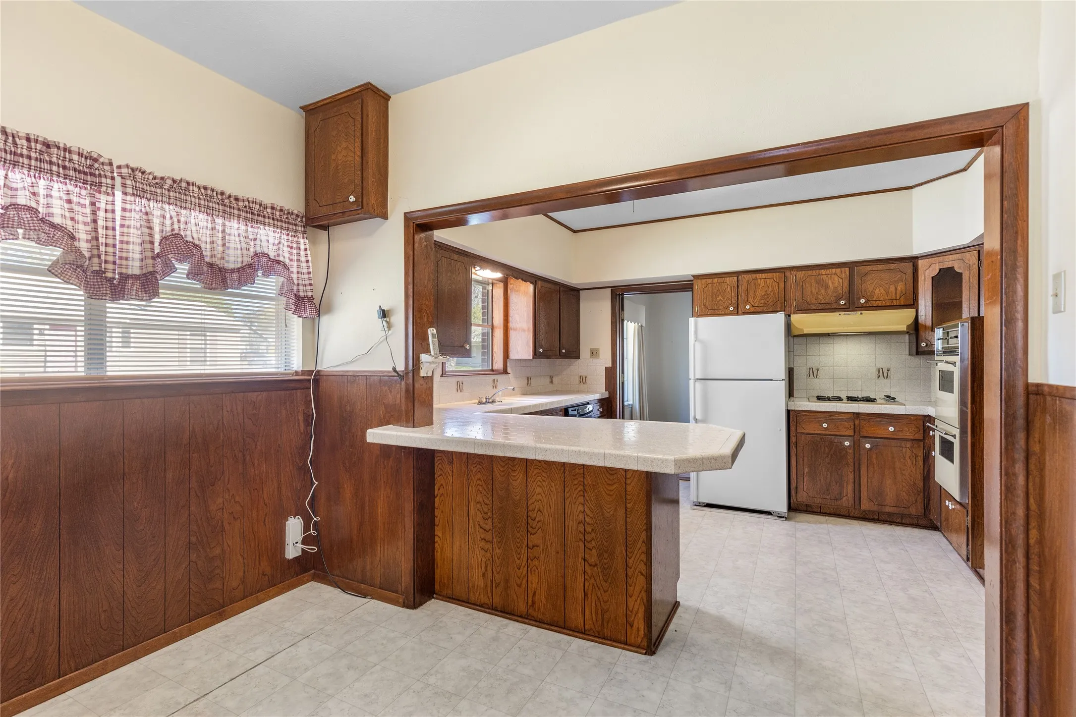 Single Family Residence For Sale in Grayson County , 220 N Holly, Sherman, Texas 75092, 5 Bedroom, 3 Bathroom, 3 Garage spaces, 3,750 Sqft, built in 1925, mls#21388590, Real Estate Agent in Sherman, Homes For Sale in Grayson county, Homes For Sale in Sherman, Realtor in Sherman Texas, Real Estate Brokerage Independent Realty Texas, Luminita Cordes Realtor
