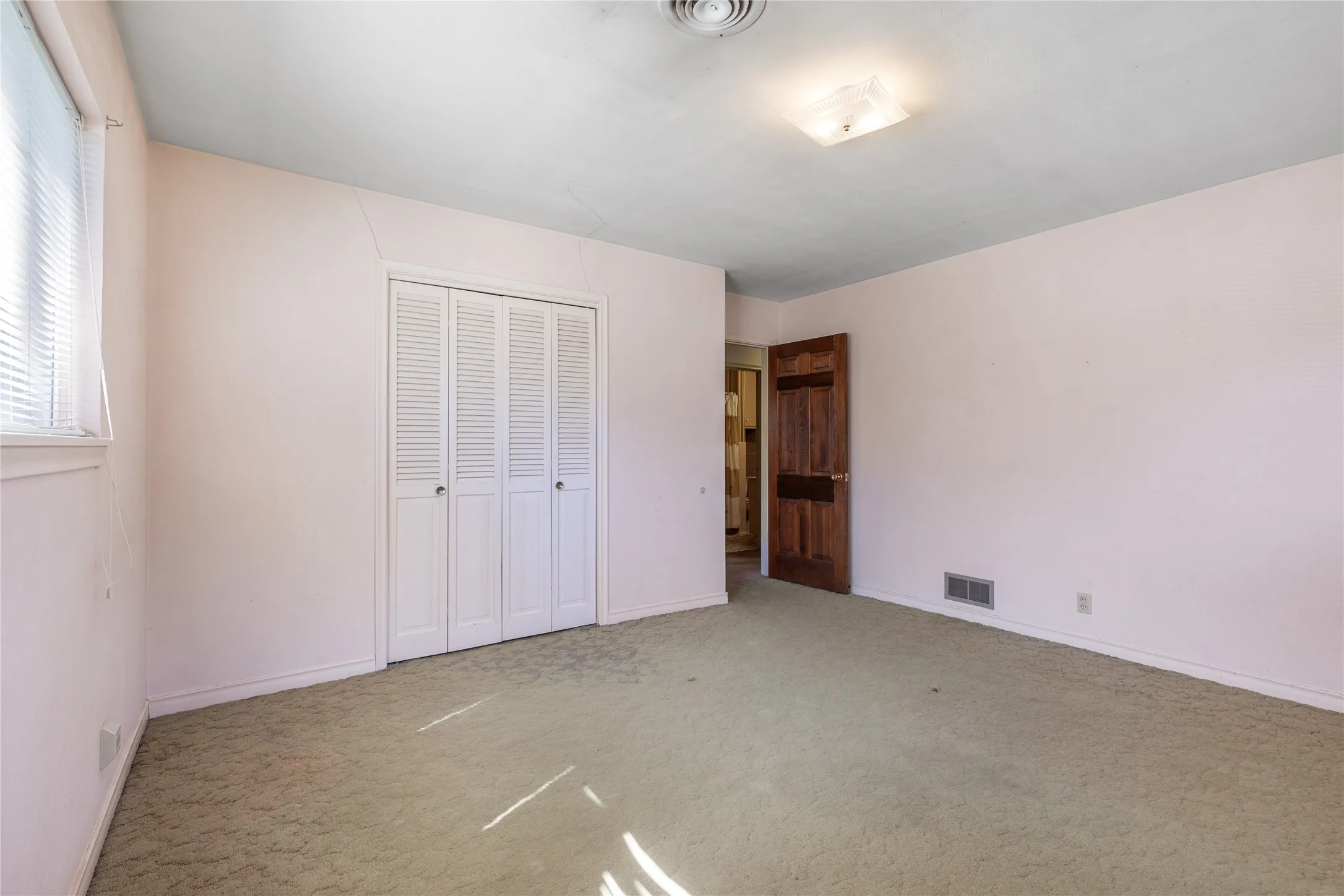 Single Family Residence For Sale in Grayson County , 220 N Holly, Sherman, Texas 75092, 5 Bedroom, 3 Bathroom, 3 Garage spaces, 3,750 Sqft, built in 1925, mls#21388590, Real Estate Agent in Sherman, Homes For Sale in Grayson county, Homes For Sale in Sherman, Realtor in Sherman Texas, Real Estate Brokerage Independent Realty Texas, Luminita Cordes Realtor
