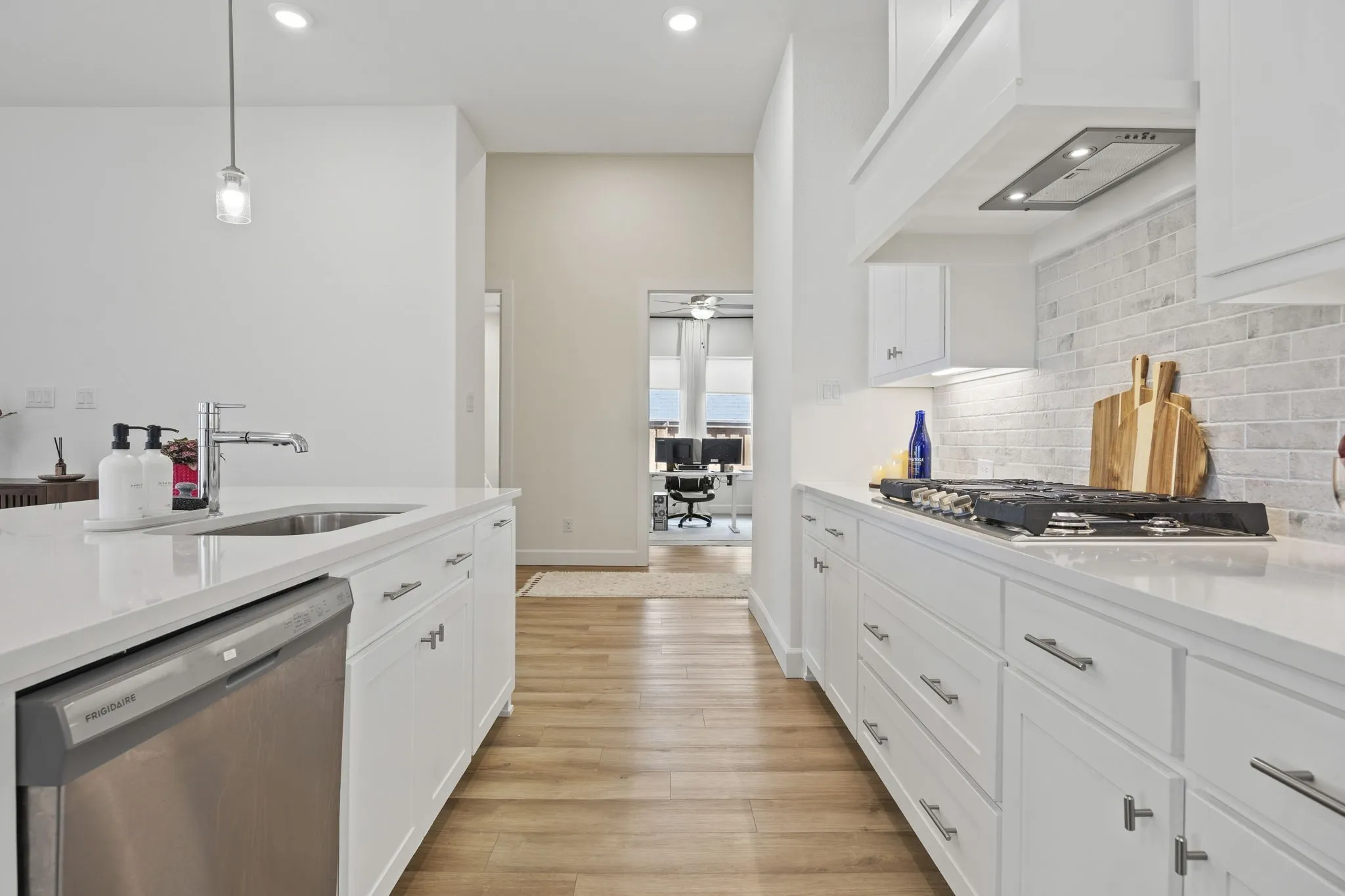 Single Family Residence For Sale in Denton County , 1281 Manfreda Street, Prosper, Texas 75078, 4 Bedroom, 4 Bathroom, 2 Garage spaces, 2,475 Sqft, built in 2023, mls#21388029, Real Estate Agent in Prosper, Homes For Sale in Denton county, Homes For Sale in Prosper, Realtor in Prosper Texas, Real Estate Brokerage Independent Realty Texas, Luminita Cordes Realtor