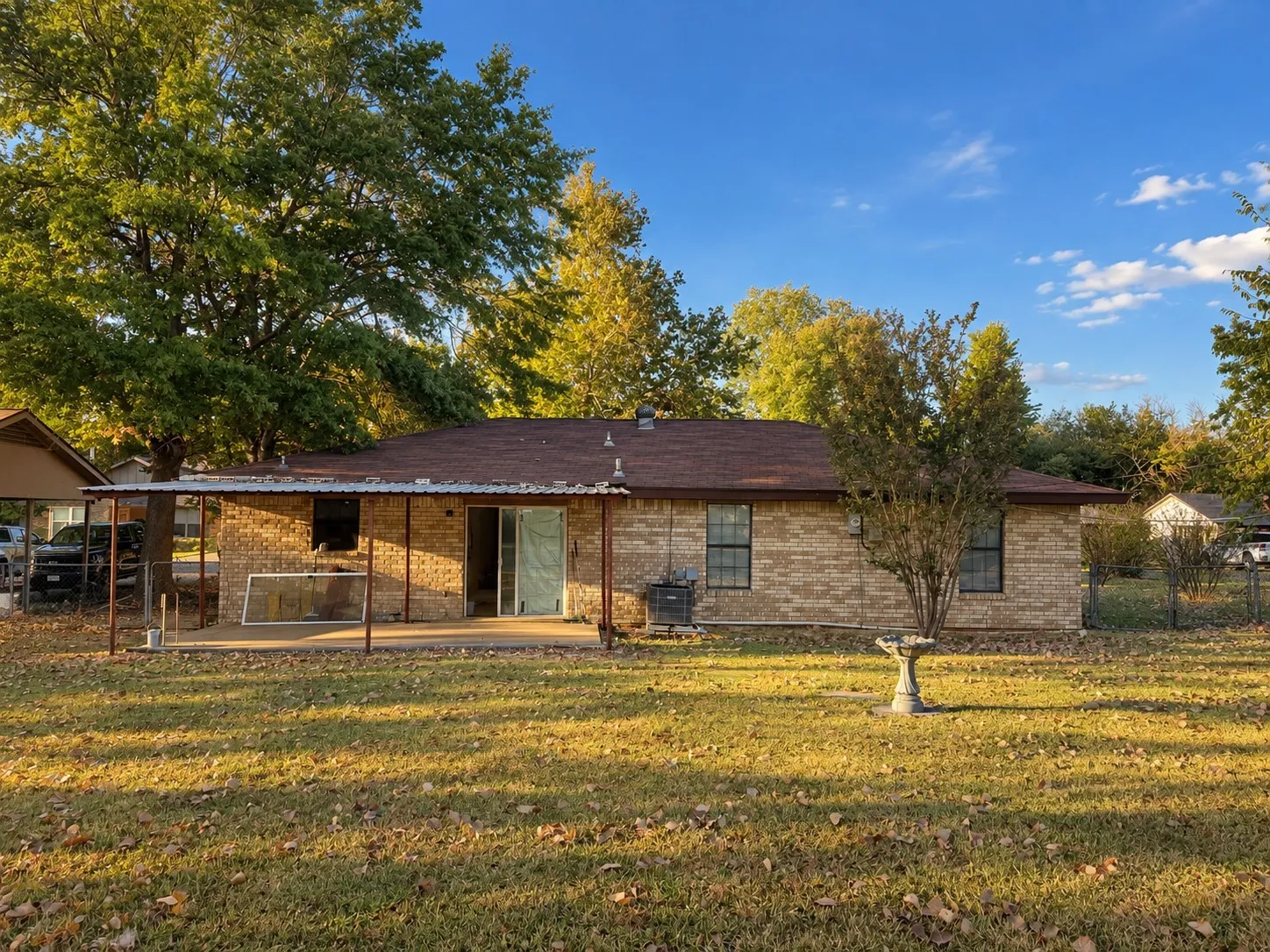 Single Family Residence For Sale in Lamar County , 225 Elizabeth Lane, Blossom, Texas 75416, 3 Bedroom, 2 Bathroom, Garage spaces, 1,077 Sqft, built in 1980, mls#21389080, Real Estate Agent in Blossom, Homes For Sale in Lamar county, Homes For Sale in Blossom, Realtor in Blossom Texas, Real Estate Brokerage Independent Realty Texas, Luminita Cordes Realtor