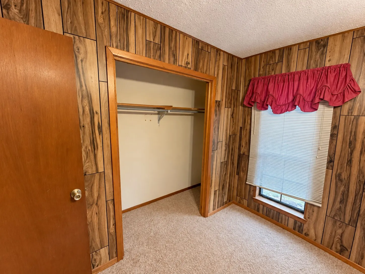 Single Family Residence For Sale in Lamar County , 225 Elizabeth Lane, Blossom, Texas 75416, 3 Bedroom, 2 Bathroom, Garage spaces, 1,077 Sqft, built in 1980, mls#21389080, Real Estate Agent in Blossom, Homes For Sale in Lamar county, Homes For Sale in Blossom, Realtor in Blossom Texas, Real Estate Brokerage Independent Realty Texas, Luminita Cordes Realtor