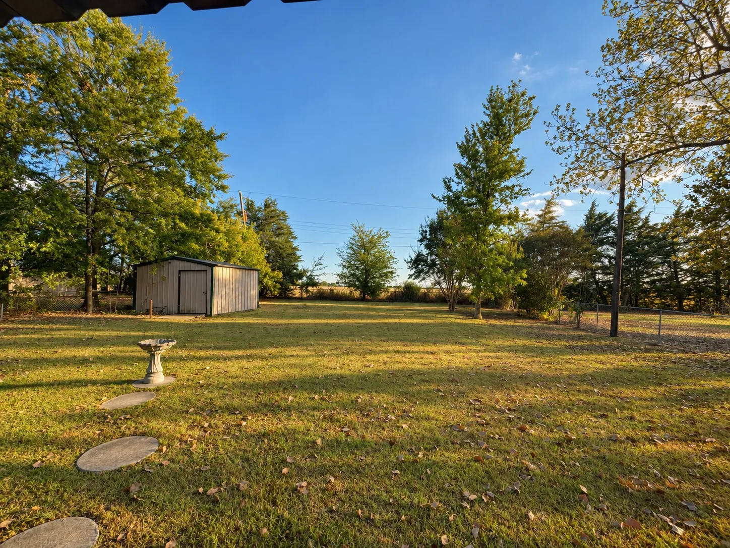 Single Family Residence For Sale in Lamar County , 225 Elizabeth Lane, Blossom, Texas 75416, 3 Bedroom, 2 Bathroom, Garage spaces, 1,077 Sqft, built in 1980, mls#21389080, Real Estate Agent in Blossom, Homes For Sale in Lamar county, Homes For Sale in Blossom, Realtor in Blossom Texas, Real Estate Brokerage Independent Realty Texas, Luminita Cordes Realtor