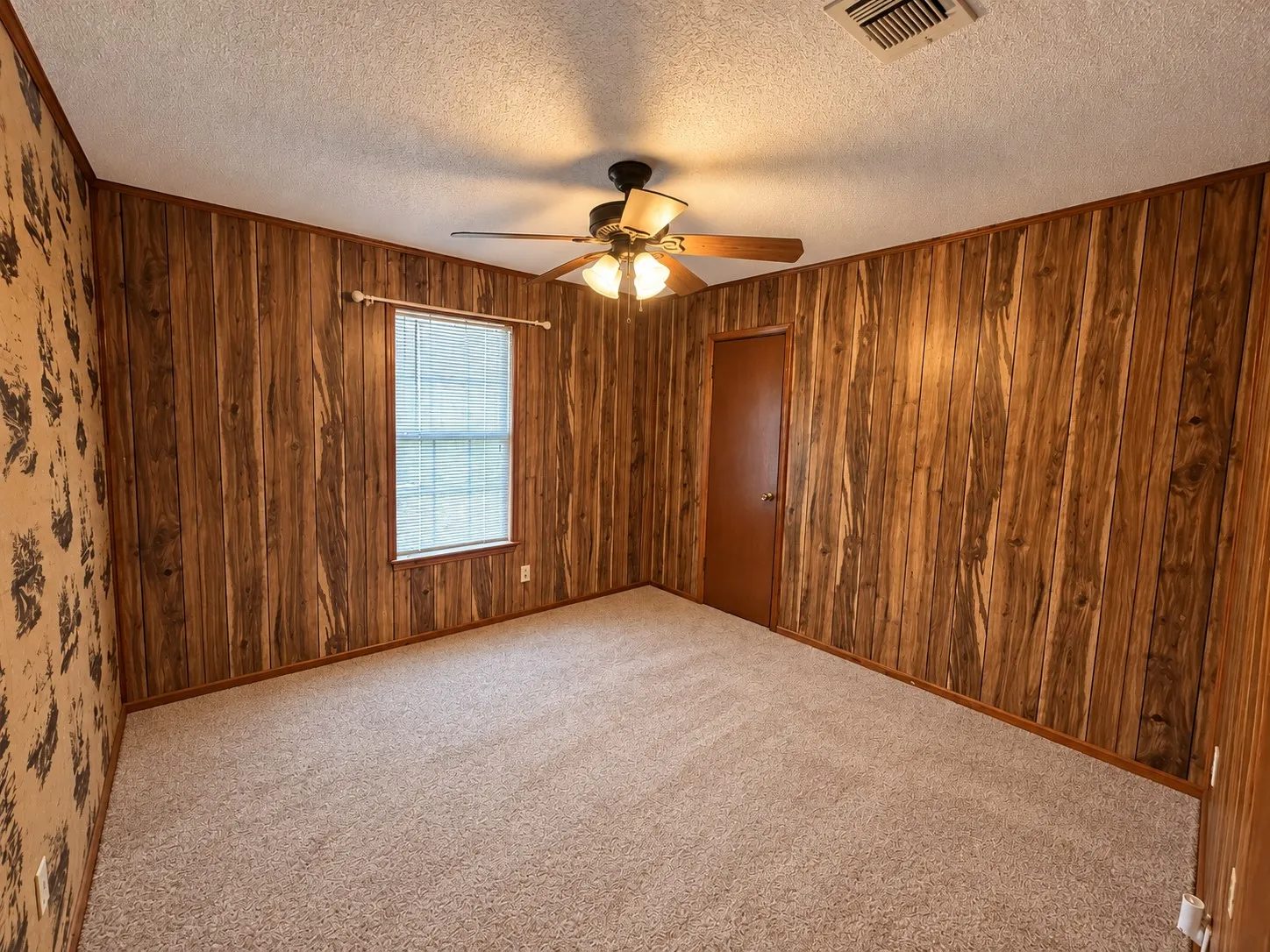 Single Family Residence For Sale in Lamar County , 225 Elizabeth Lane, Blossom, Texas 75416, 3 Bedroom, 2 Bathroom, Garage spaces, 1,077 Sqft, built in 1980, mls#21389080, Real Estate Agent in Blossom, Homes For Sale in Lamar county, Homes For Sale in Blossom, Realtor in Blossom Texas, Real Estate Brokerage Independent Realty Texas, Luminita Cordes Realtor