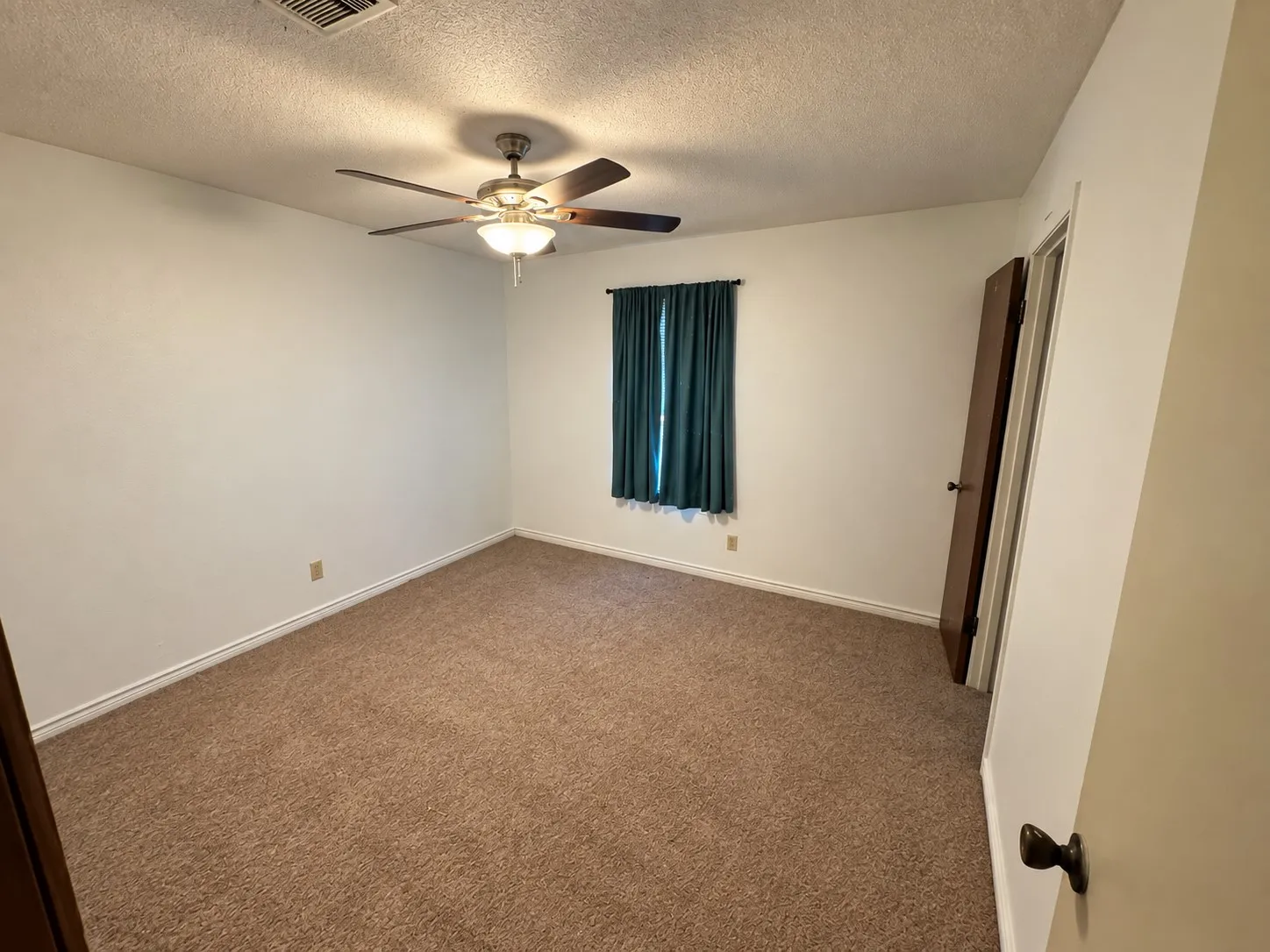 Single Family Residence For Sale in Lamar County , 225 Elizabeth Lane, Blossom, Texas 75416, 3 Bedroom, 2 Bathroom, Garage spaces, 1,077 Sqft, built in 1980, mls#21389080, Real Estate Agent in Blossom, Homes For Sale in Lamar county, Homes For Sale in Blossom, Realtor in Blossom Texas, Real Estate Brokerage Independent Realty Texas, Luminita Cordes Realtor