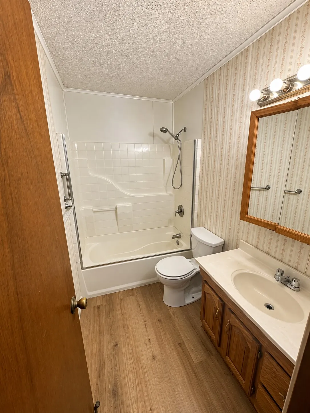 Single Family Residence For Sale in Lamar County , 225 Elizabeth Lane, Blossom, Texas 75416, 3 Bedroom, 2 Bathroom, Garage spaces, 1,077 Sqft, built in 1980, mls#21389080, Real Estate Agent in Blossom, Homes For Sale in Lamar county, Homes For Sale in Blossom, Realtor in Blossom Texas, Real Estate Brokerage Independent Realty Texas, Luminita Cordes Realtor