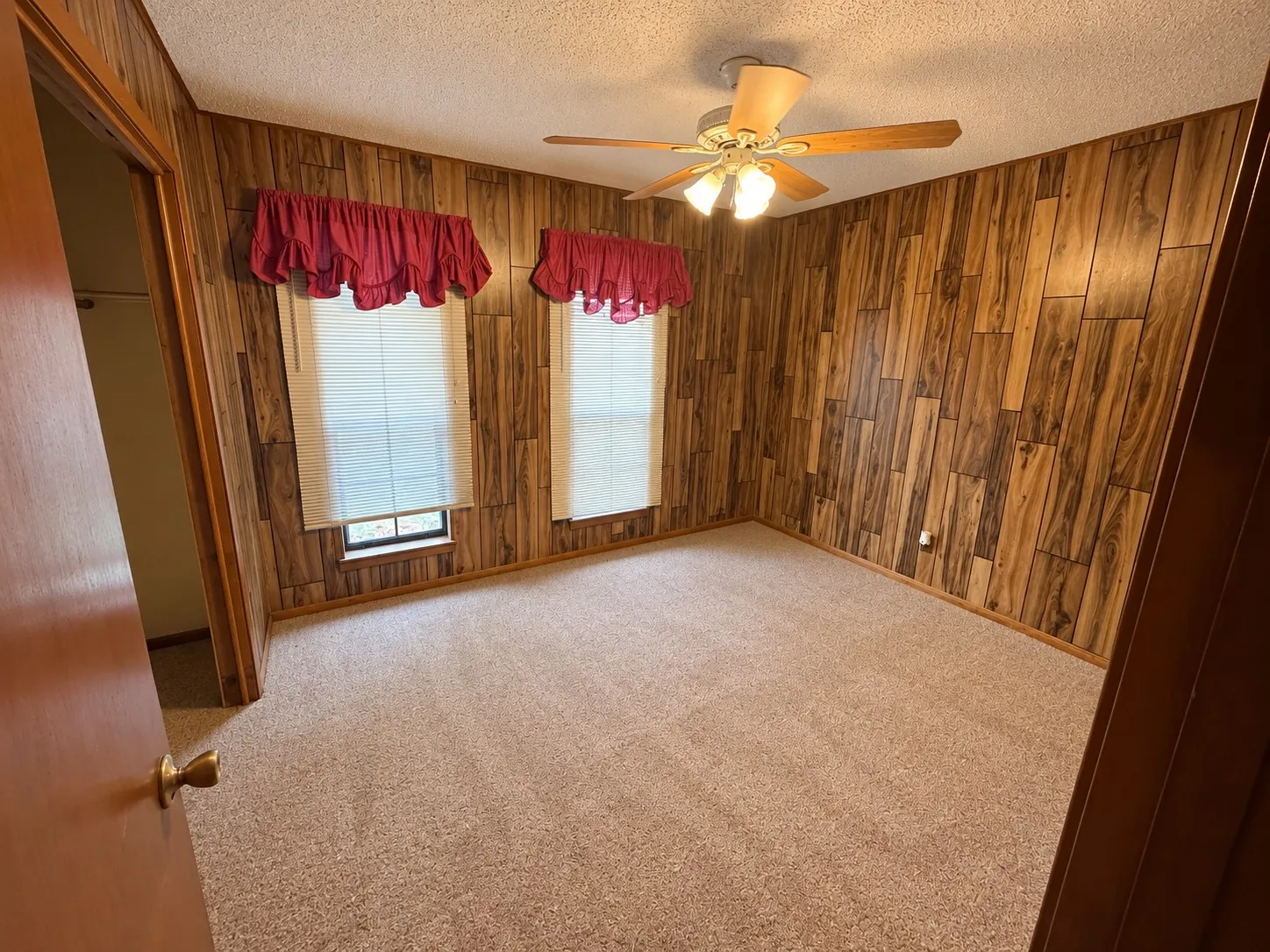 Single Family Residence For Sale in Lamar County , 225 Elizabeth Lane, Blossom, Texas 75416, 3 Bedroom, 2 Bathroom, Garage spaces, 1,077 Sqft, built in 1980, mls#21389080, Real Estate Agent in Blossom, Homes For Sale in Lamar county, Homes For Sale in Blossom, Realtor in Blossom Texas, Real Estate Brokerage Independent Realty Texas, Luminita Cordes Realtor