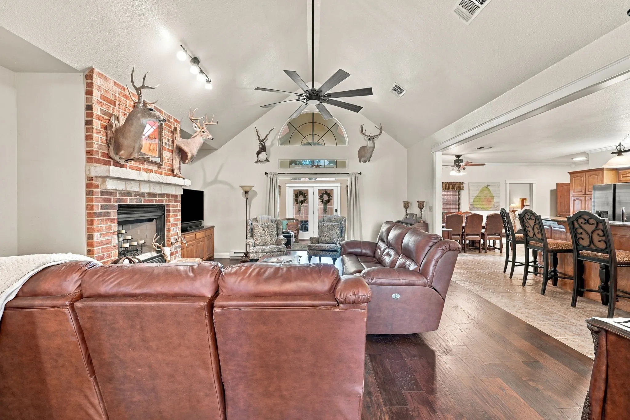 Single Family Residence For Sale in Ellis County , 4218 Fm 66, Waxahachie, Texas 75167, 3 Bedroom, 3 Bathroom, 2 Garage spaces, 2,826 Sqft, built in 2004, mls#21387067, Real Estate Agent in Waxahachie, Homes For Sale in Ellis county, Homes For Sale in Waxahachie, Realtor in Waxahachie Texas, Real Estate Brokerage Independent Realty Texas, Luminita Cordes Realtor