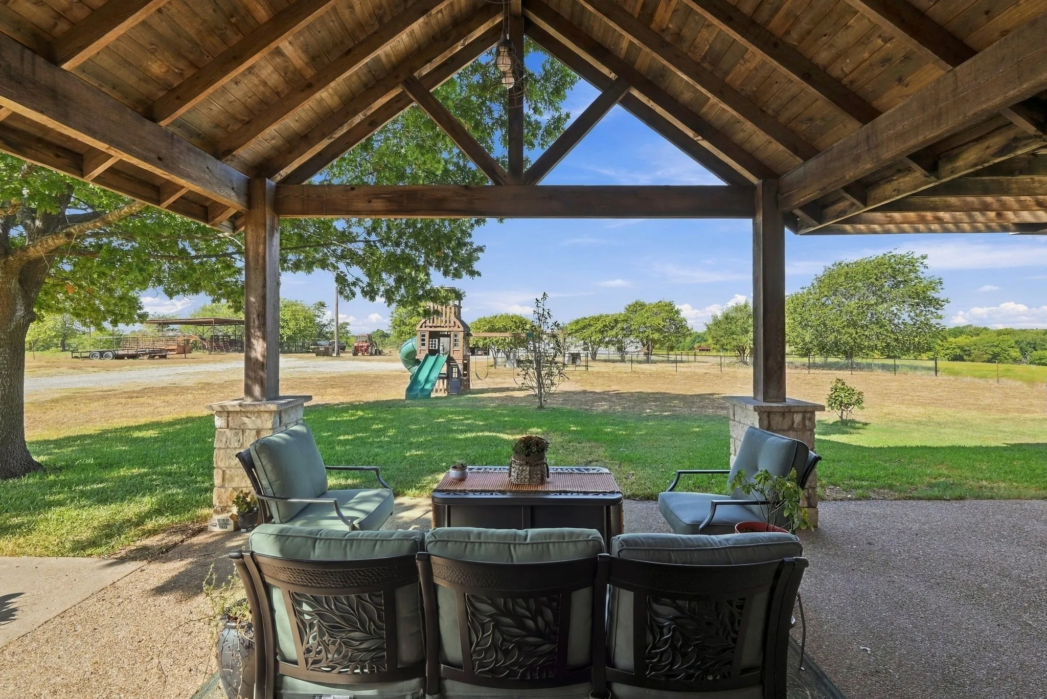Single Family Residence For Sale in Ellis County , 4218 Fm 66, Waxahachie, Texas 75167, 3 Bedroom, 3 Bathroom, 2 Garage spaces, 2,826 Sqft, built in 2004, mls#21387067, Real Estate Agent in Waxahachie, Homes For Sale in Ellis county, Homes For Sale in Waxahachie, Realtor in Waxahachie Texas, Real Estate Brokerage Independent Realty Texas, Luminita Cordes Realtor
