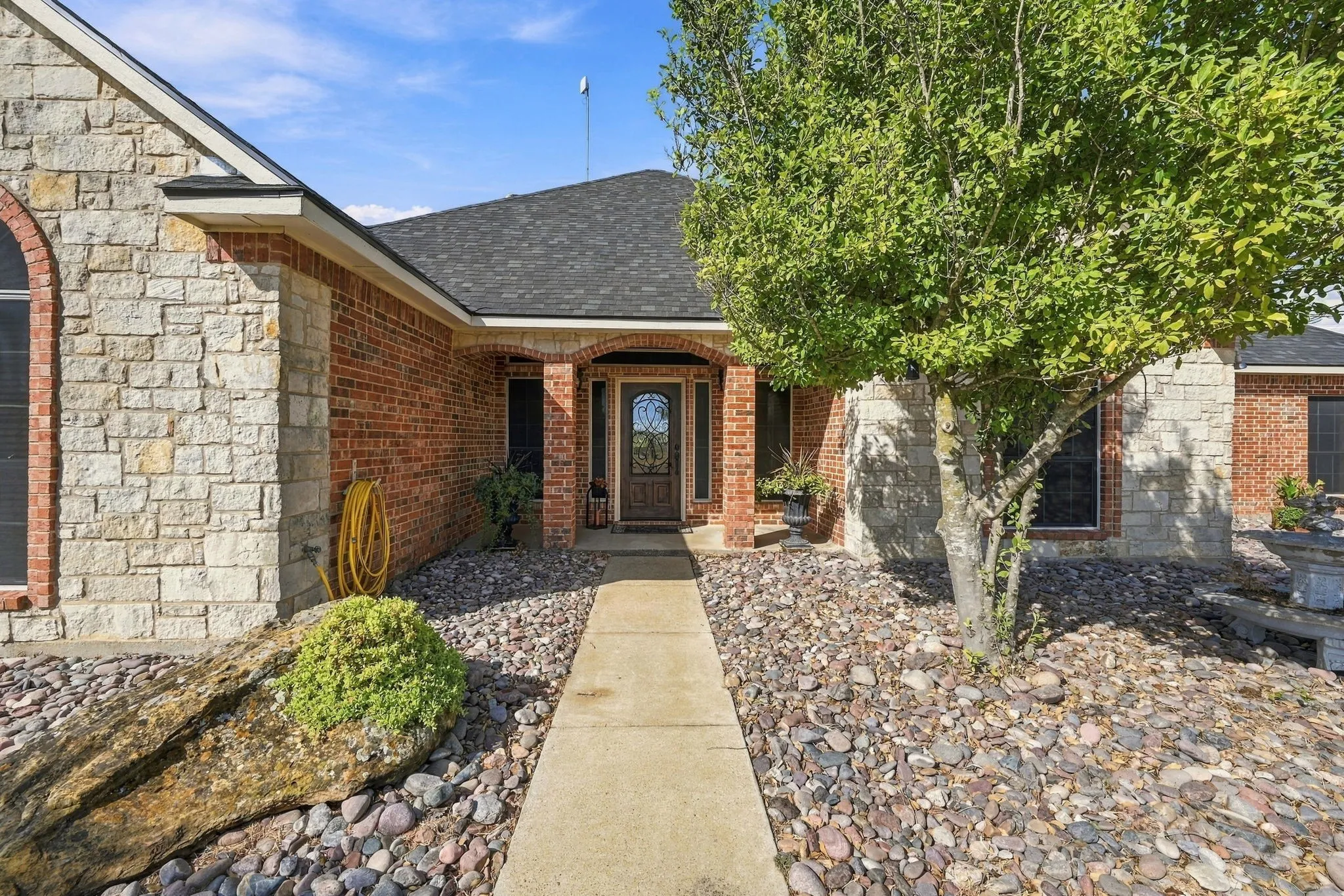 Single Family Residence For Sale in Ellis County , 4218 Fm 66, Waxahachie, Texas 75167, 3 Bedroom, 3 Bathroom, 2 Garage spaces, 2,826 Sqft, built in 2004, mls#21387067, Real Estate Agent in Waxahachie, Homes For Sale in Ellis county, Homes For Sale in Waxahachie, Realtor in Waxahachie Texas, Real Estate Brokerage Independent Realty Texas, Luminita Cordes Realtor