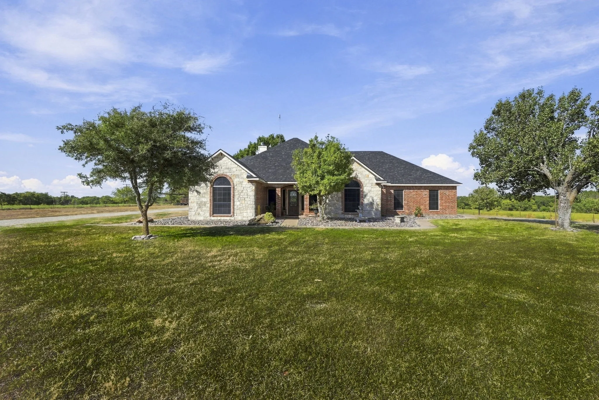 Single Family Residence For Sale in Ellis County , 4218 Fm 66, Waxahachie, Texas 75167, 3 Bedroom, 3 Bathroom, 2 Garage spaces, 2,826 Sqft, built in 2004, mls#21387067, Real Estate Agent in Waxahachie, Homes For Sale in Ellis county, Homes For Sale in Waxahachie, Realtor in Waxahachie Texas, Real Estate Brokerage Independent Realty Texas, Luminita Cordes Realtor